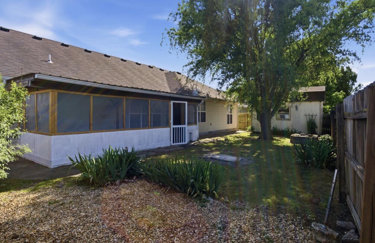 1910 Sylvan Avenue Property Photo 37