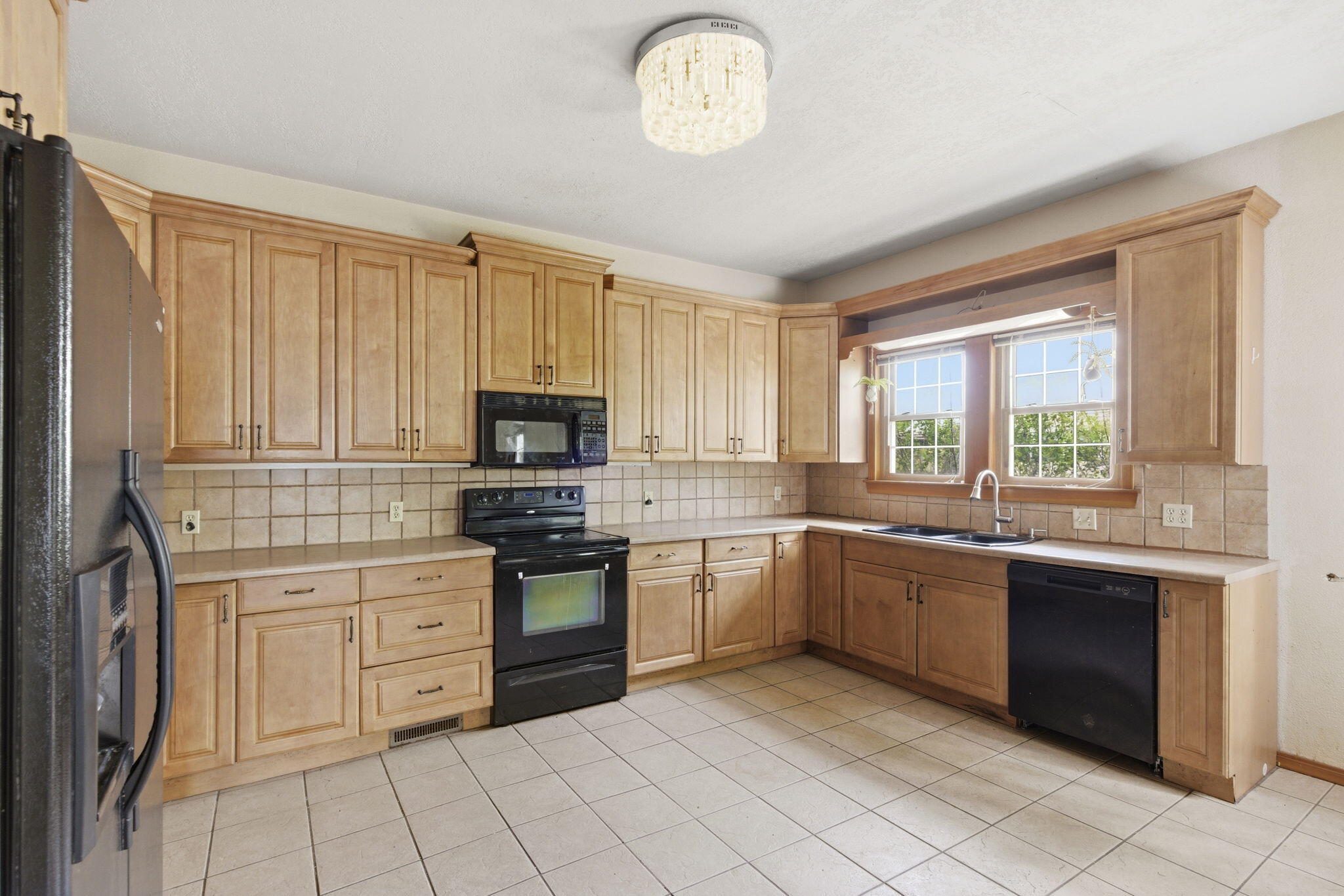 600 North Central Avenue Property Photo 11