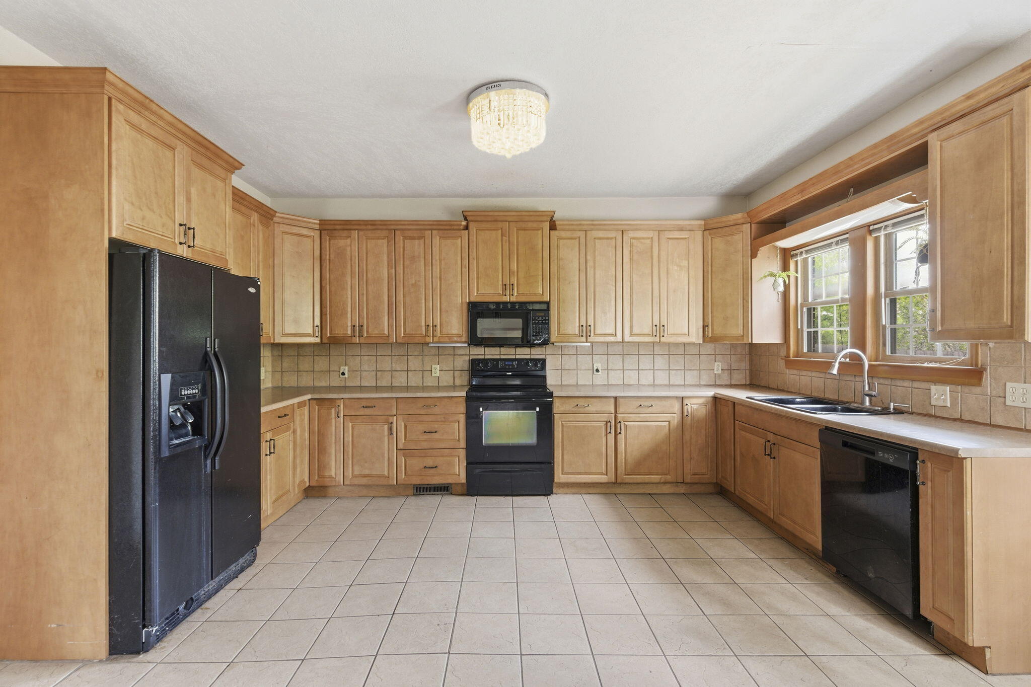 600 North Central Avenue Property Photo 12