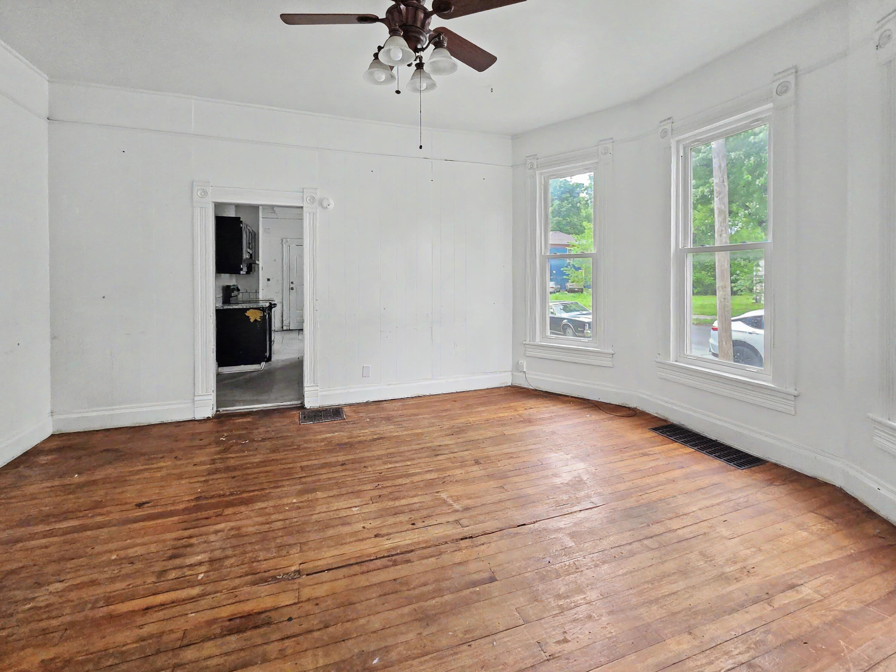 503 South New Avenue Property Photo 8