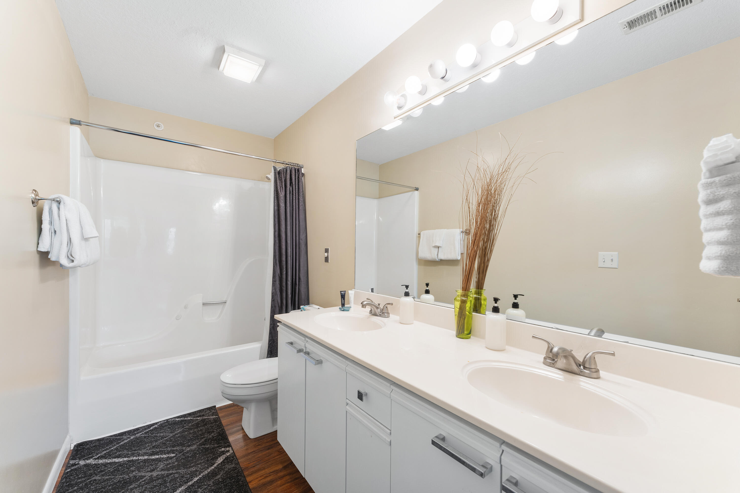 595 Timbercreek Road 301 Property Photo 17