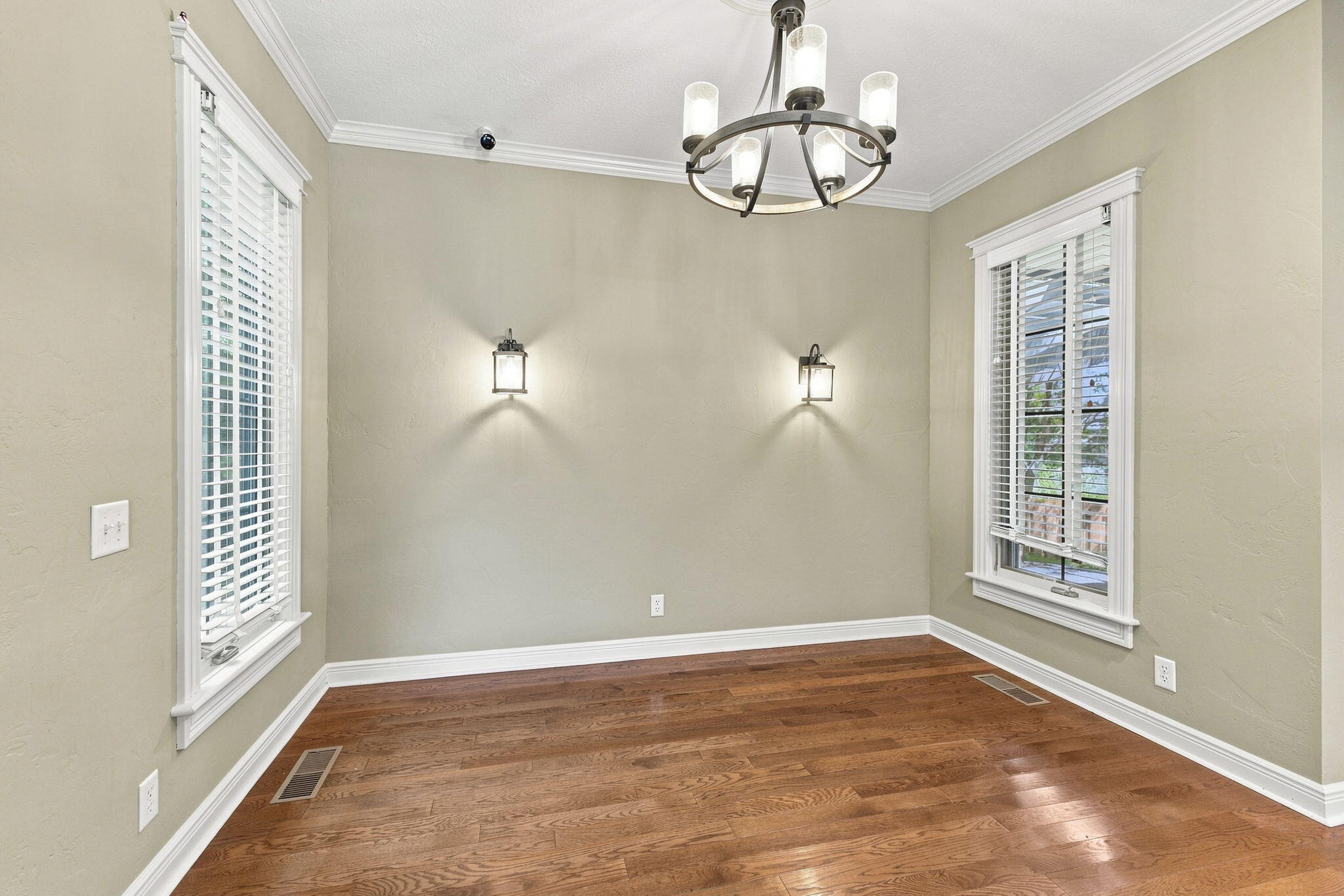 879 East Westchester Drive Property Photo 25