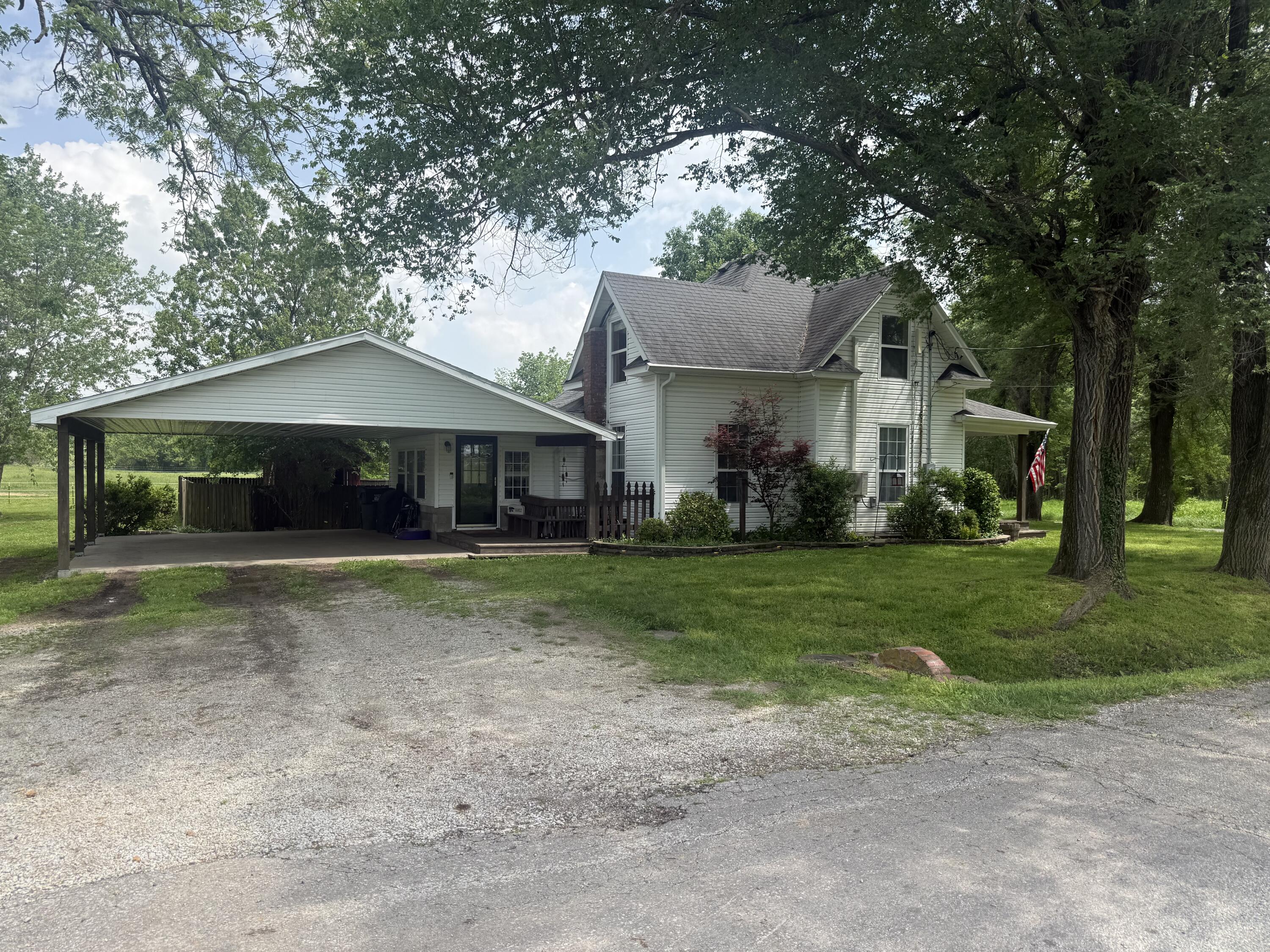 602 East Sanders Street Property Photo 3