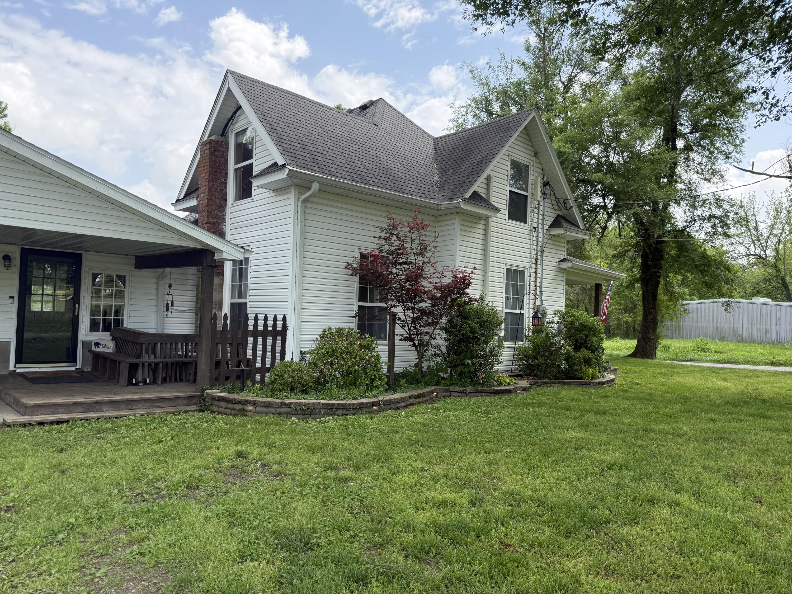 602 East Sanders Street Property Photo 4