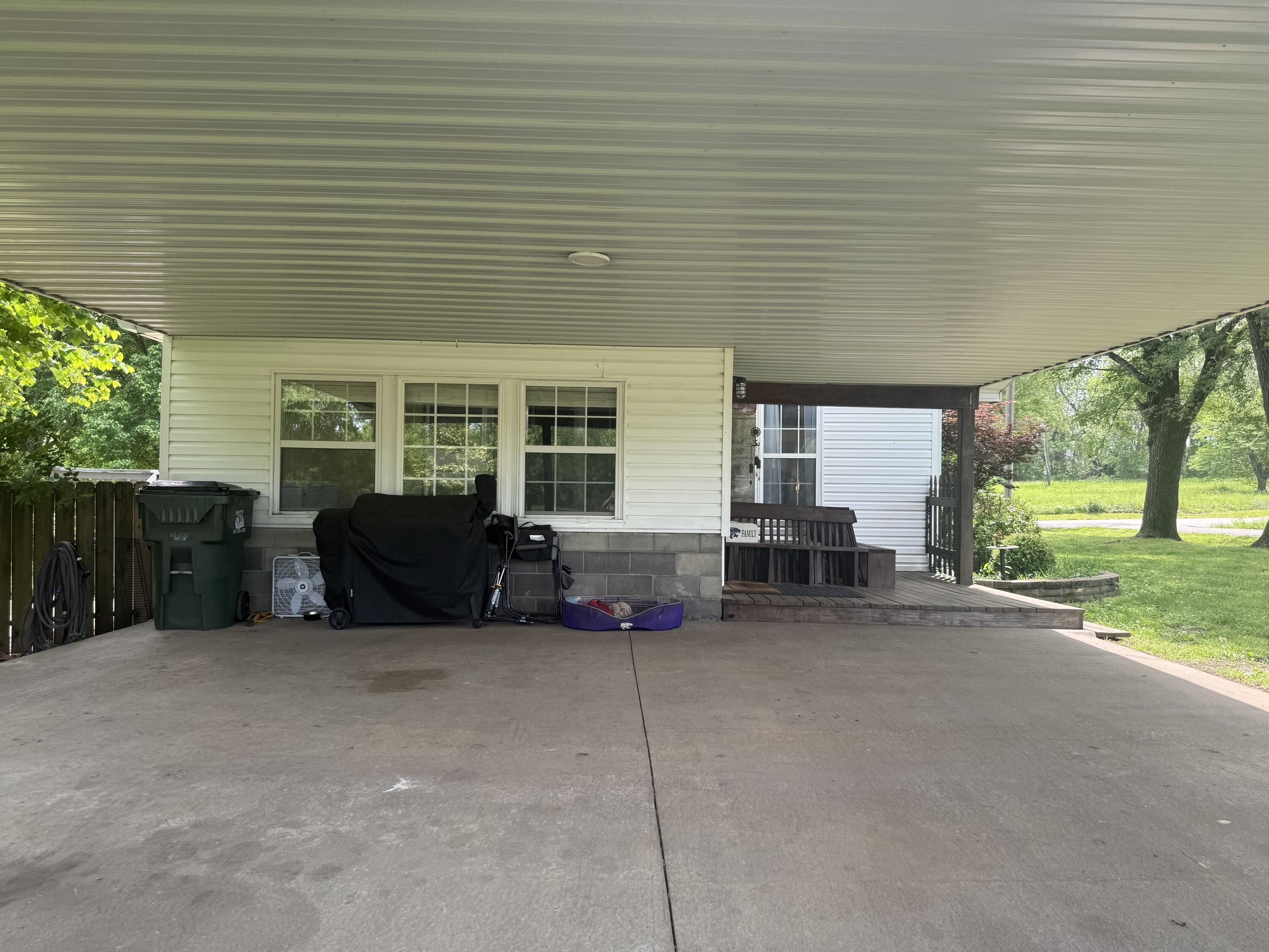 602 East Sanders Street Property Photo 5