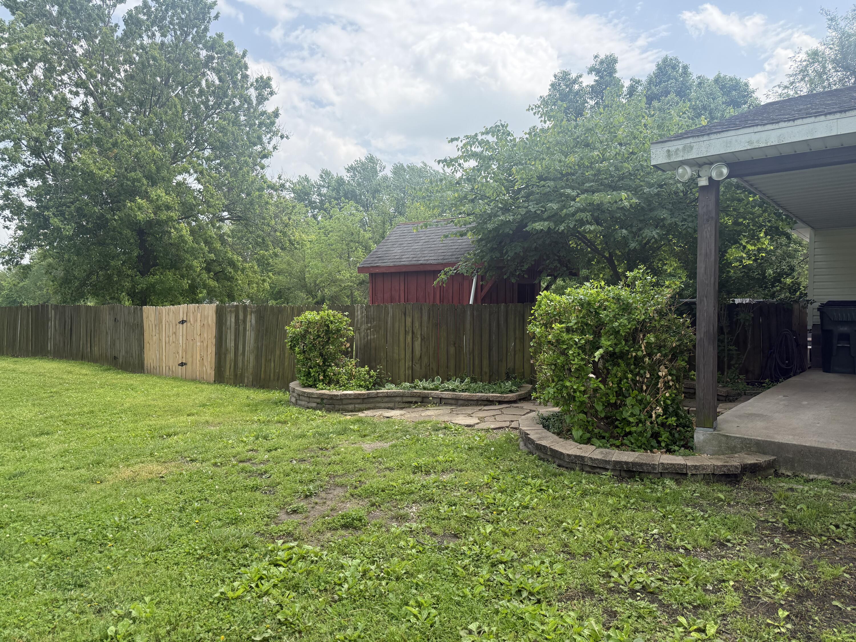 602 East Sanders Street Property Photo 23