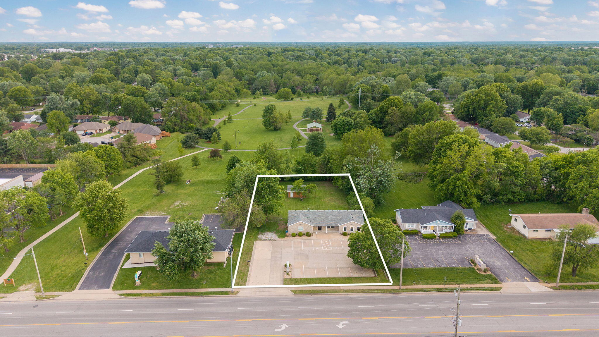 1024 West Battlefield Road Property Photo 4