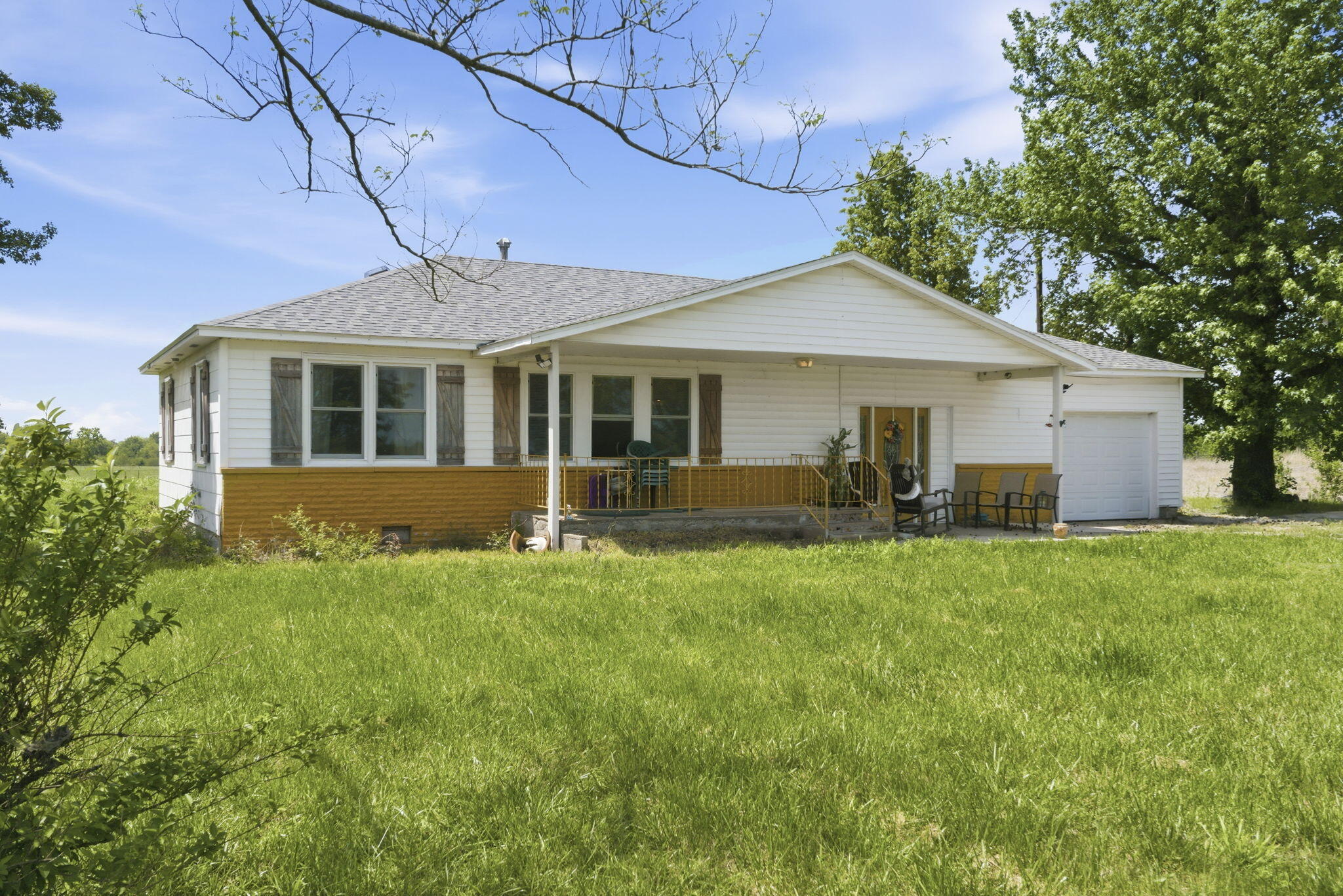5825 Lawrence 1140 Property Photo 1