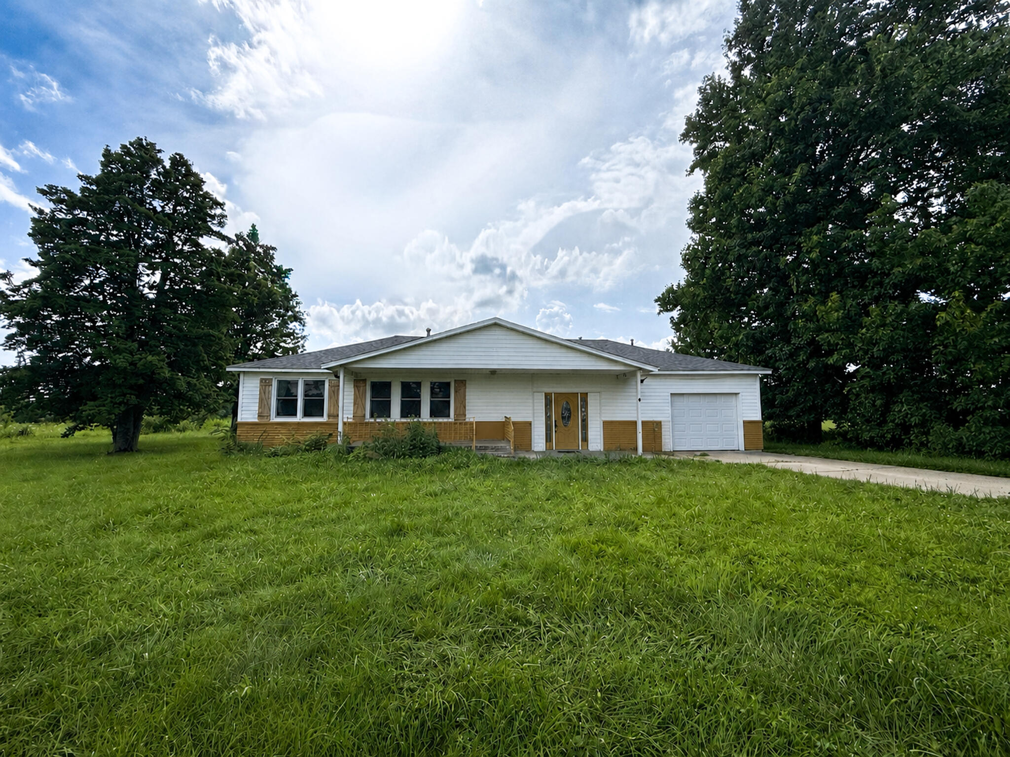 5825 Lawrence 1140 Property Photo 2