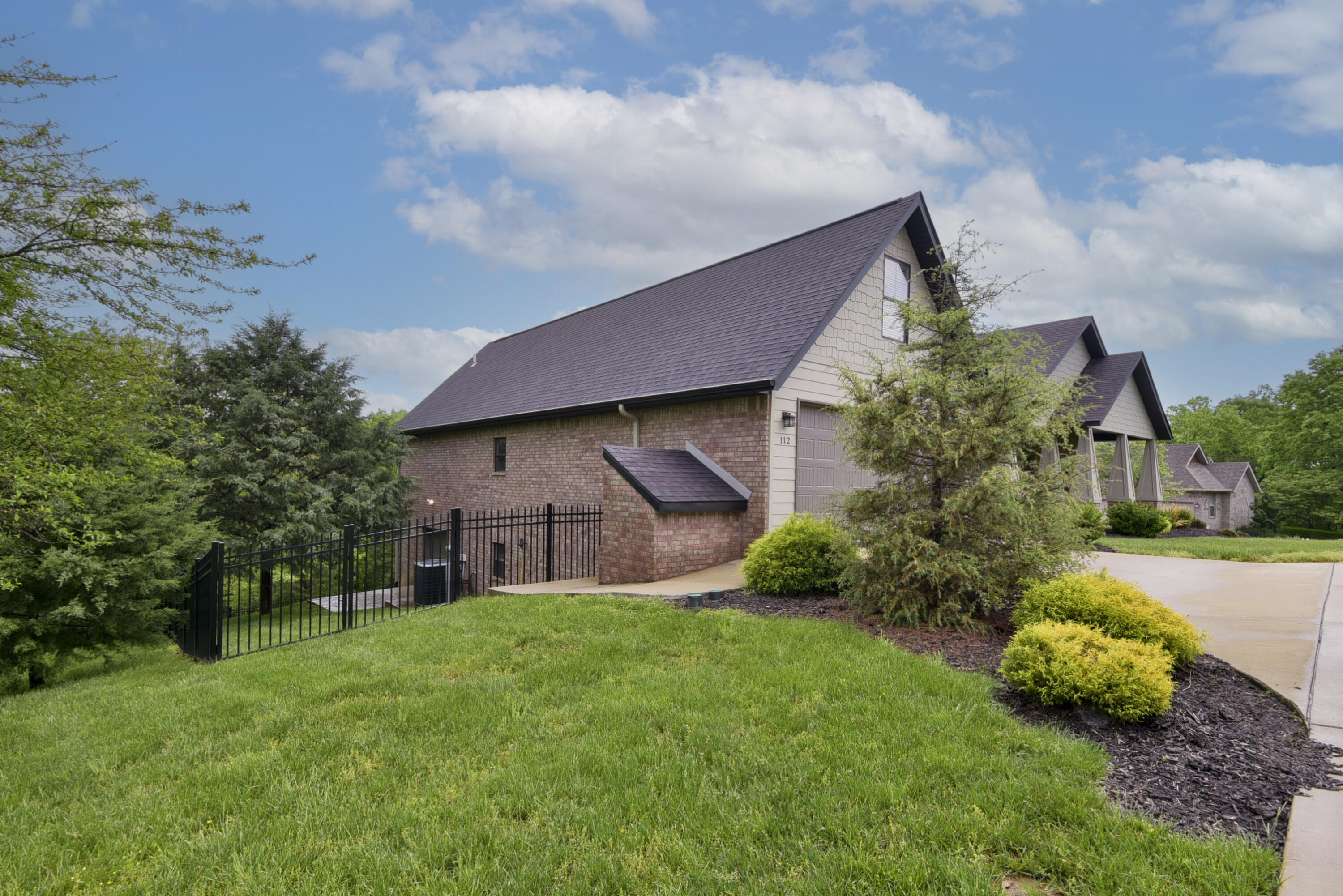 112 Cedar Bluff Property Photo 2