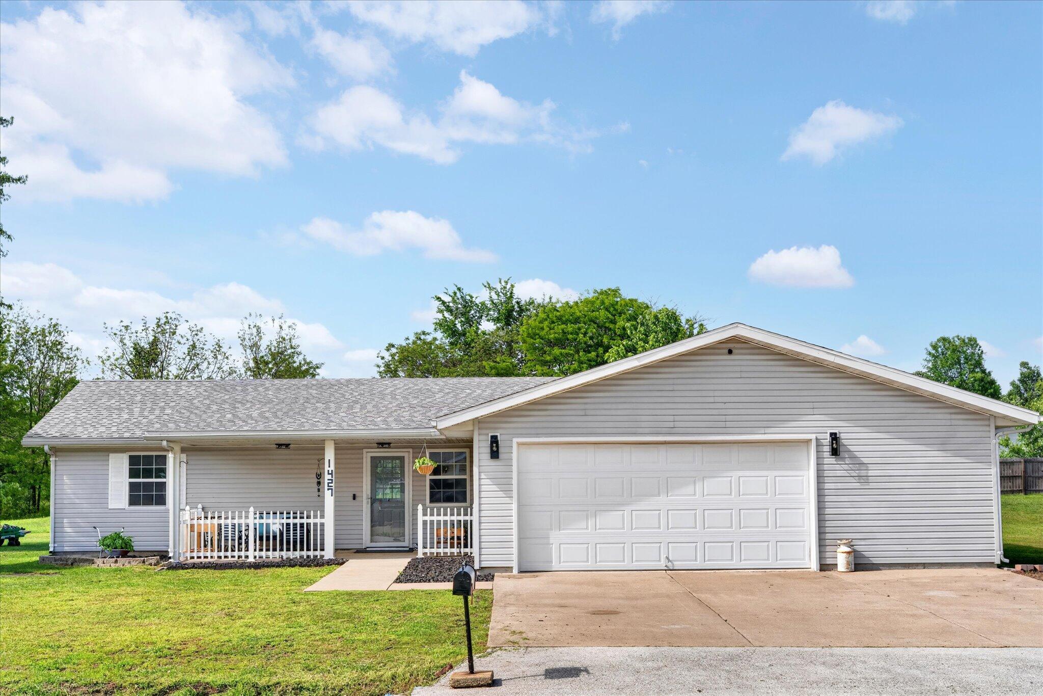 1427 Hazelwood Drive Property Photo 2