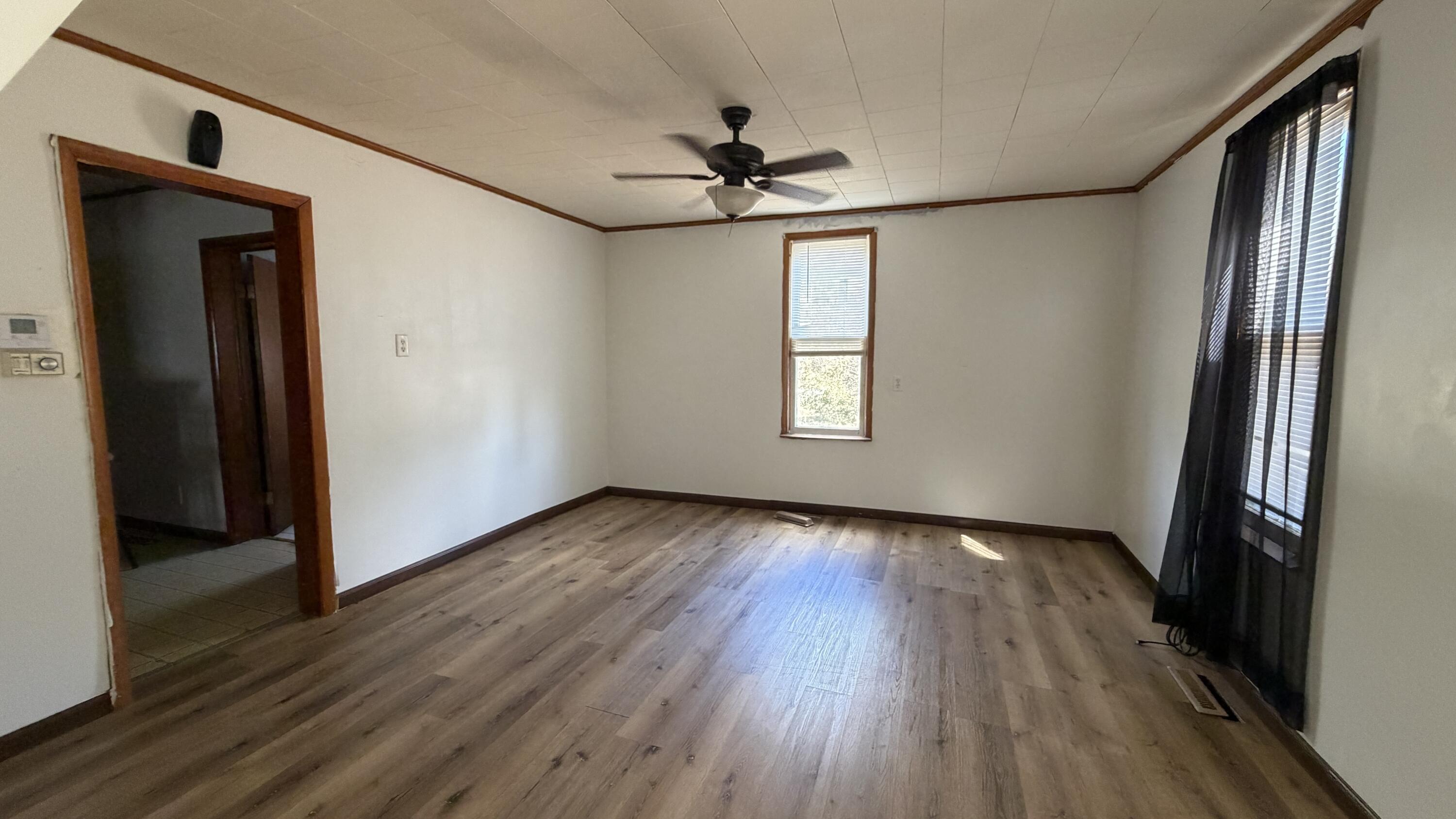 503 Oak Street Property Photo 4