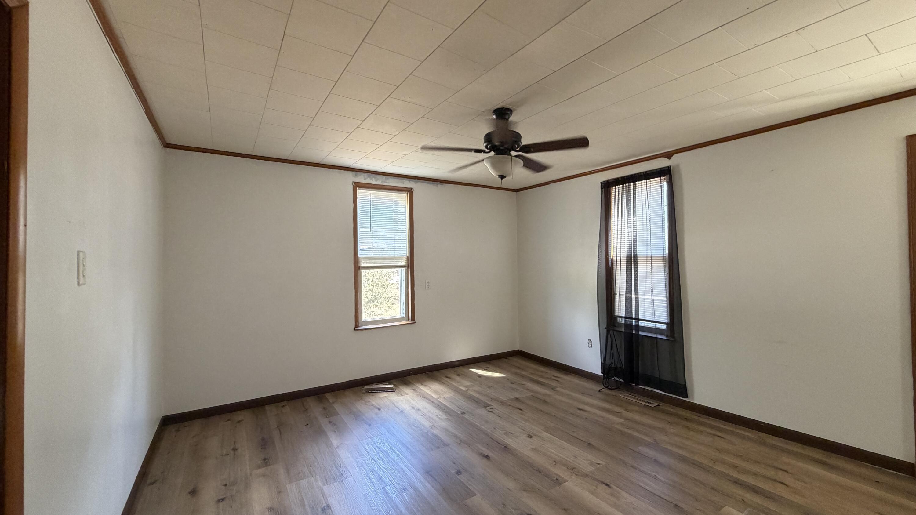 503 Oak Street Property Photo 5