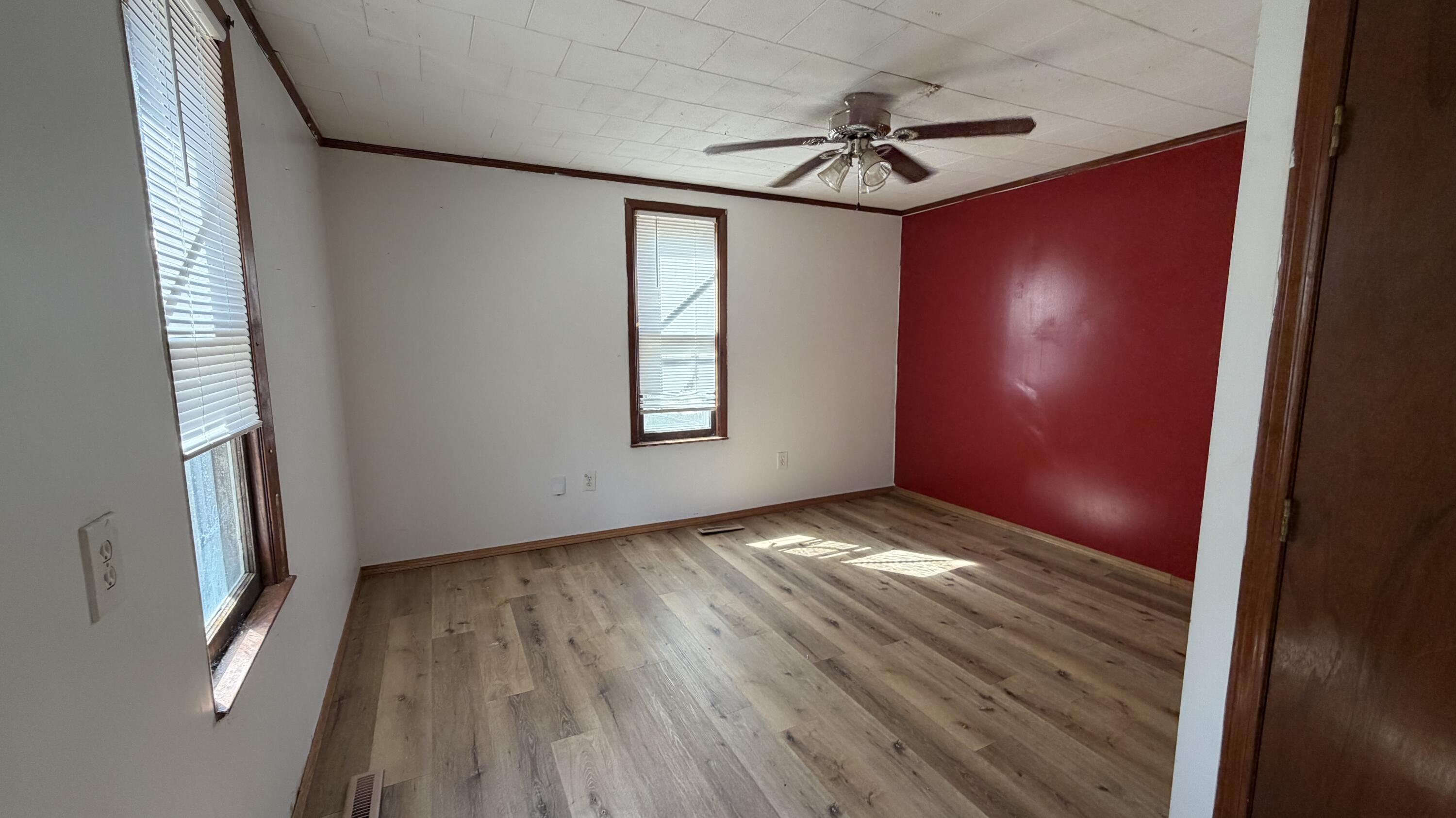 503 Oak Street Property Photo 6