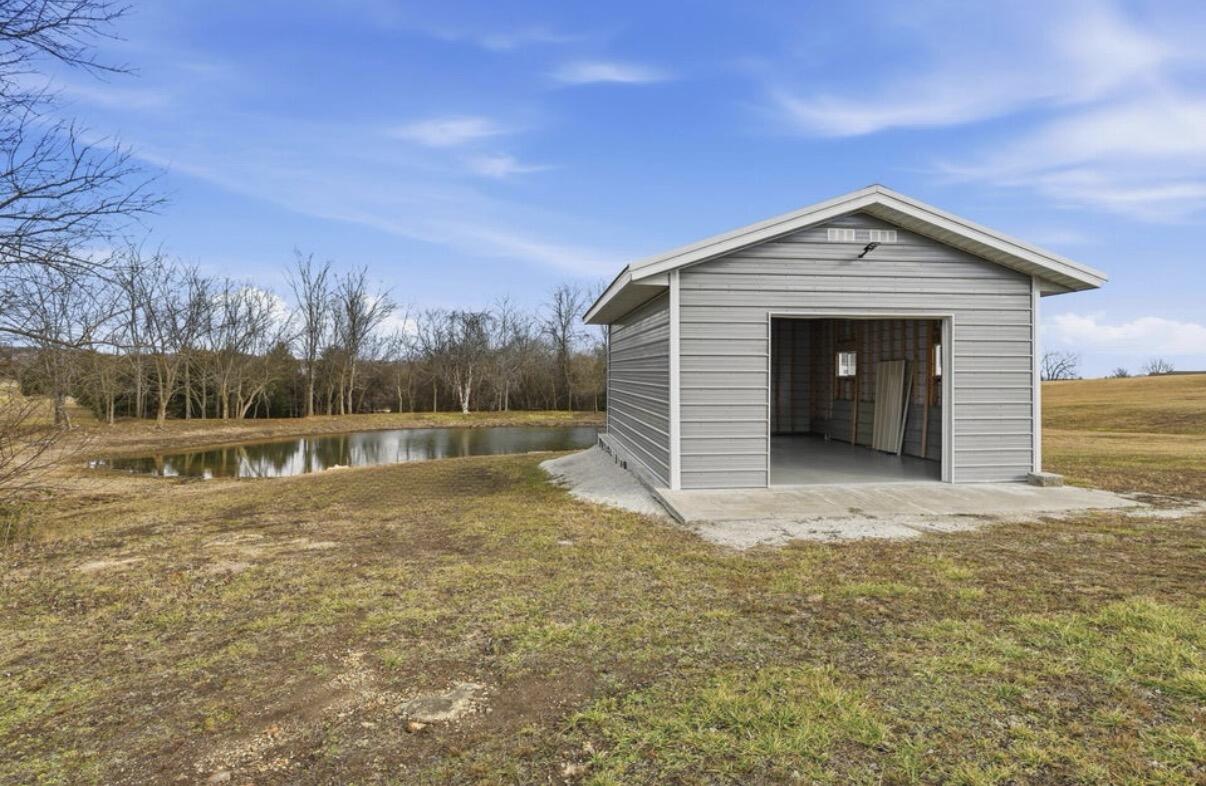 1645 East 512th Road Property Photo 2