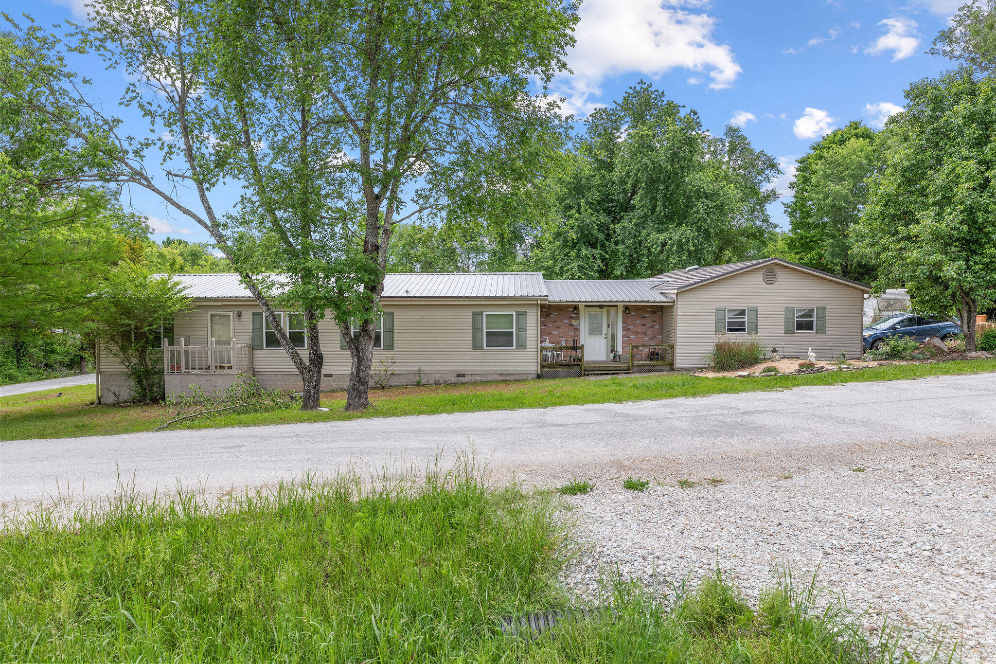 210 Molly Lane Property Photo 1