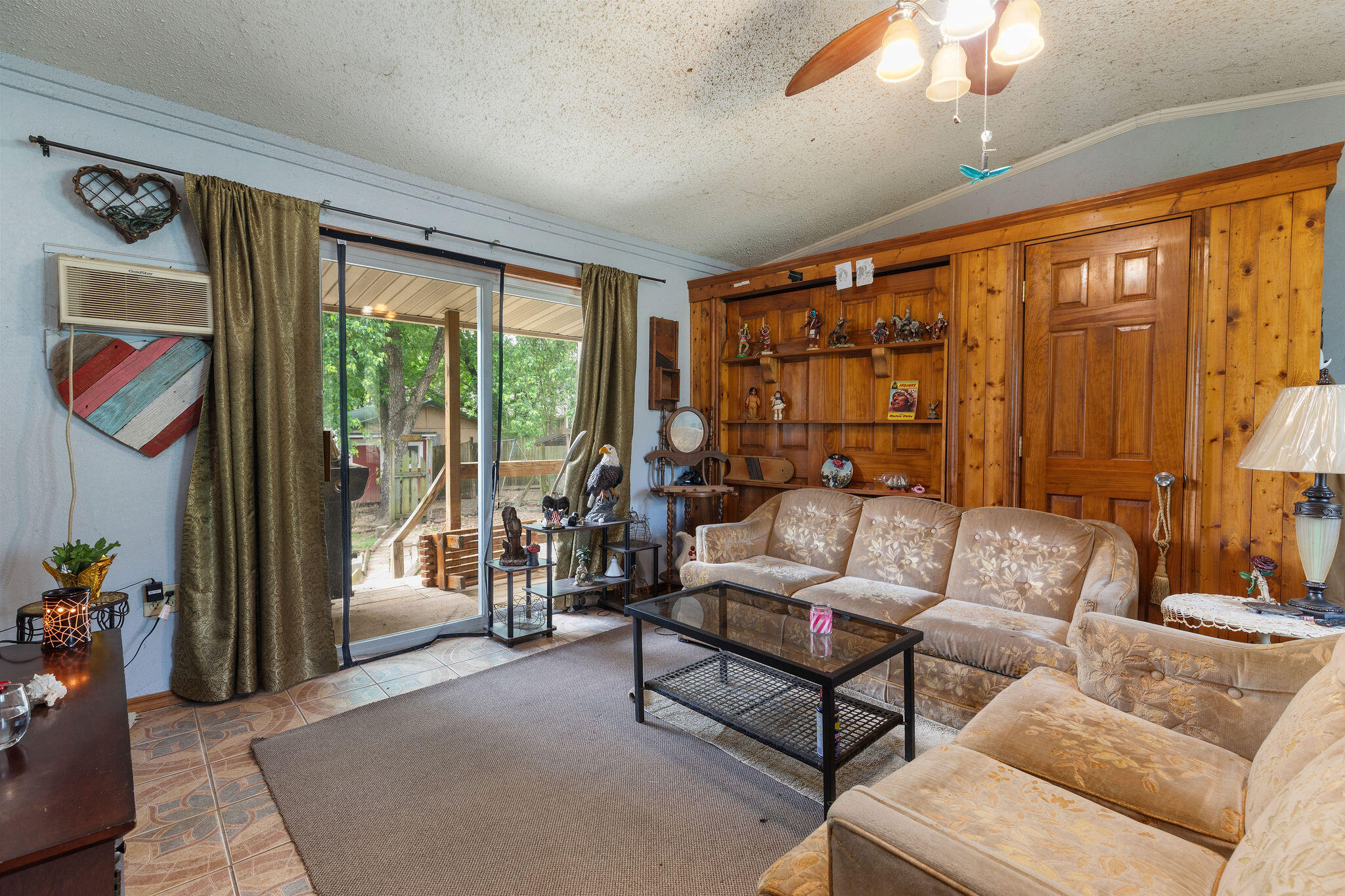 210 Molly Lane Property Photo 4