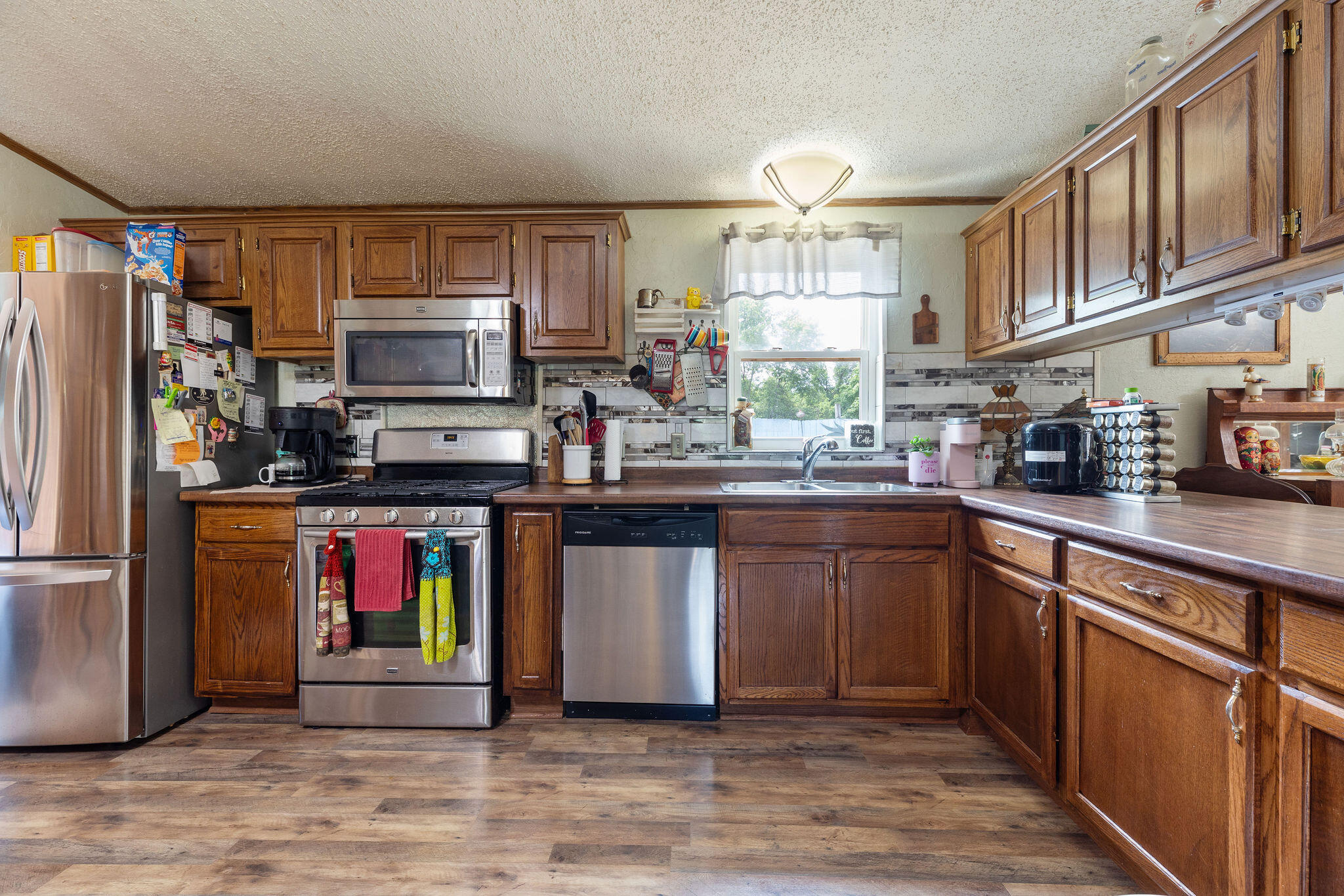 210 Molly Lane Property Photo 6