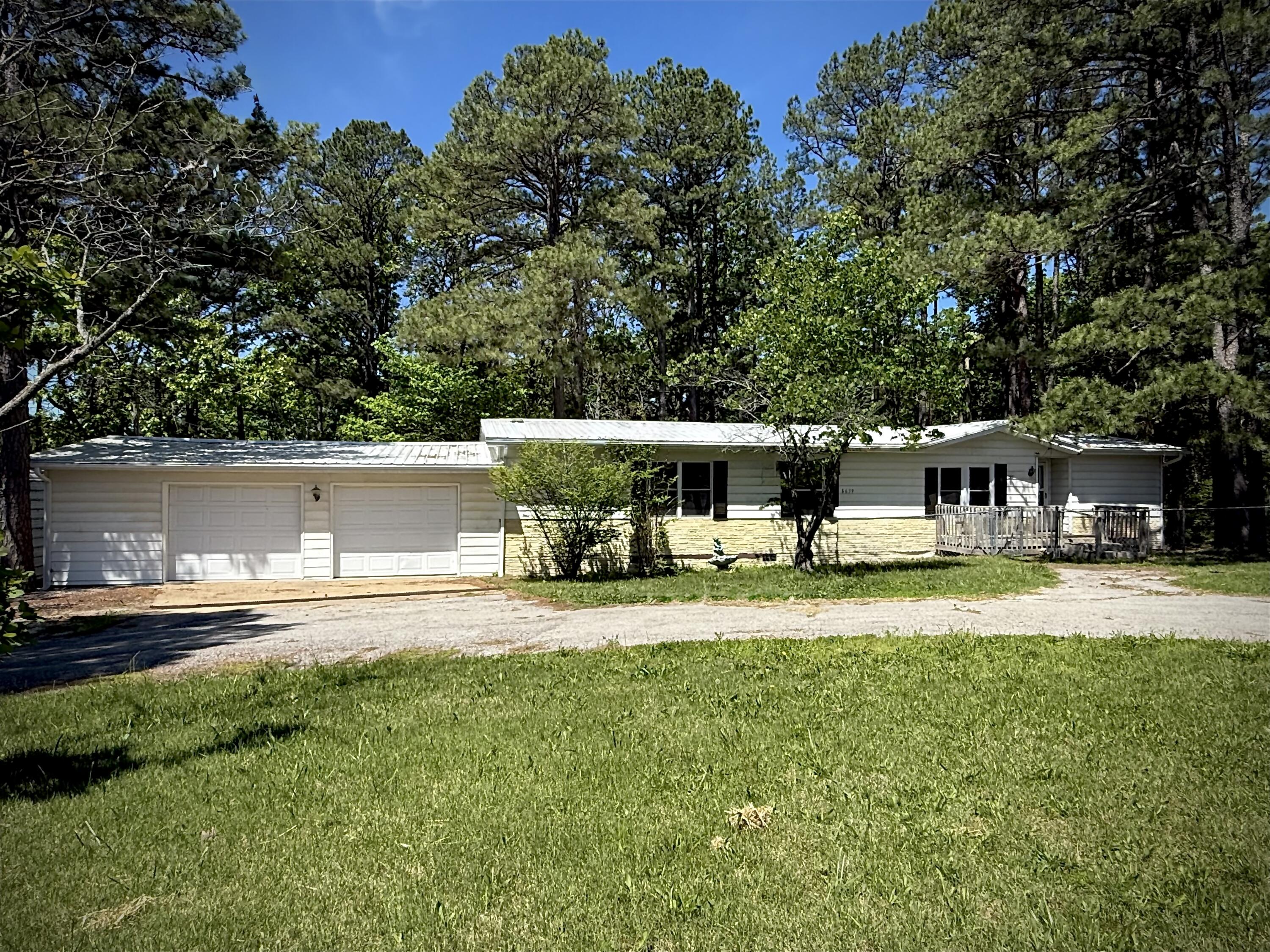 8639 Highway E Property Photo 1