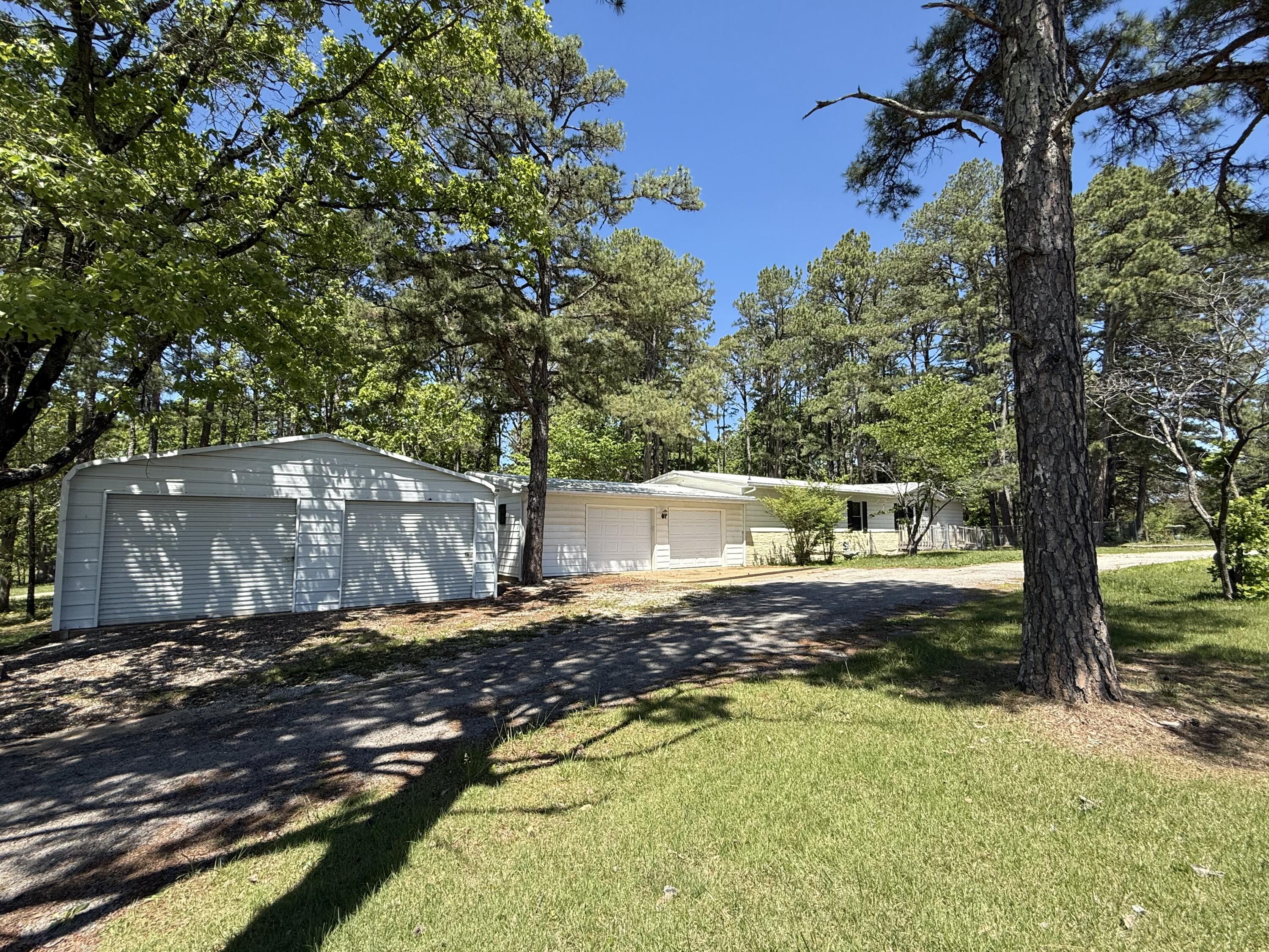8639 Highway E Property Photo 2