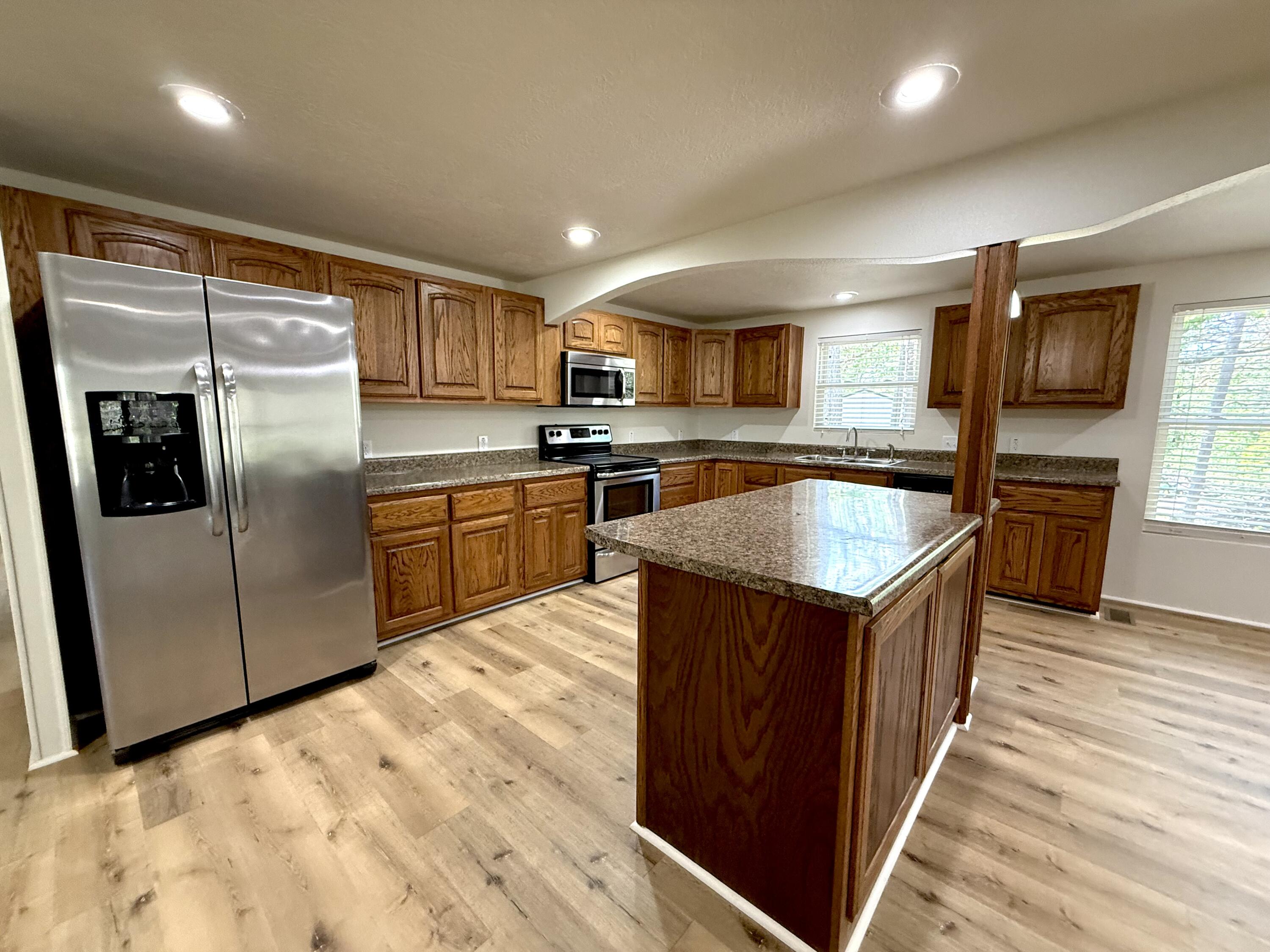 8639 Highway E Property Photo 3