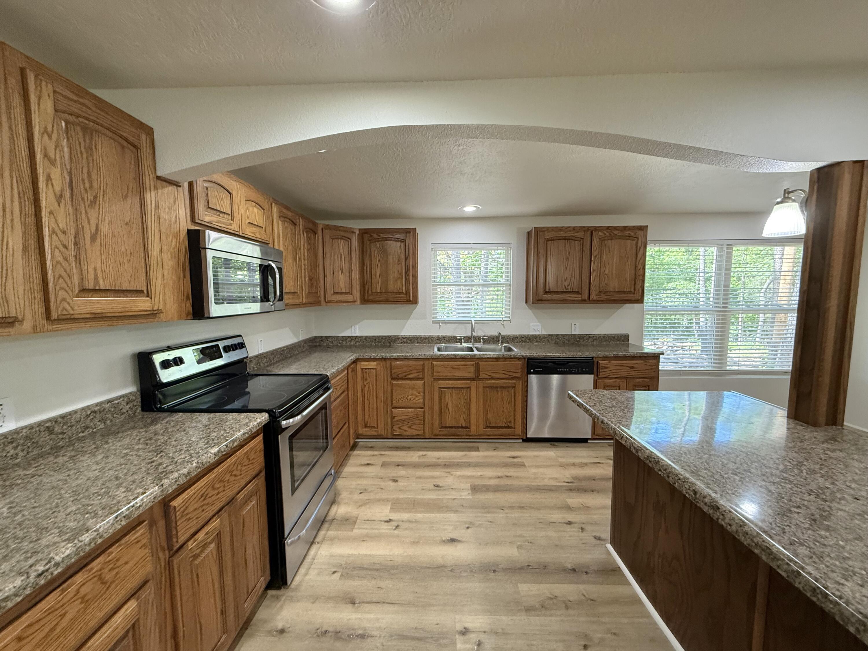 8639 Highway E Property Photo 4