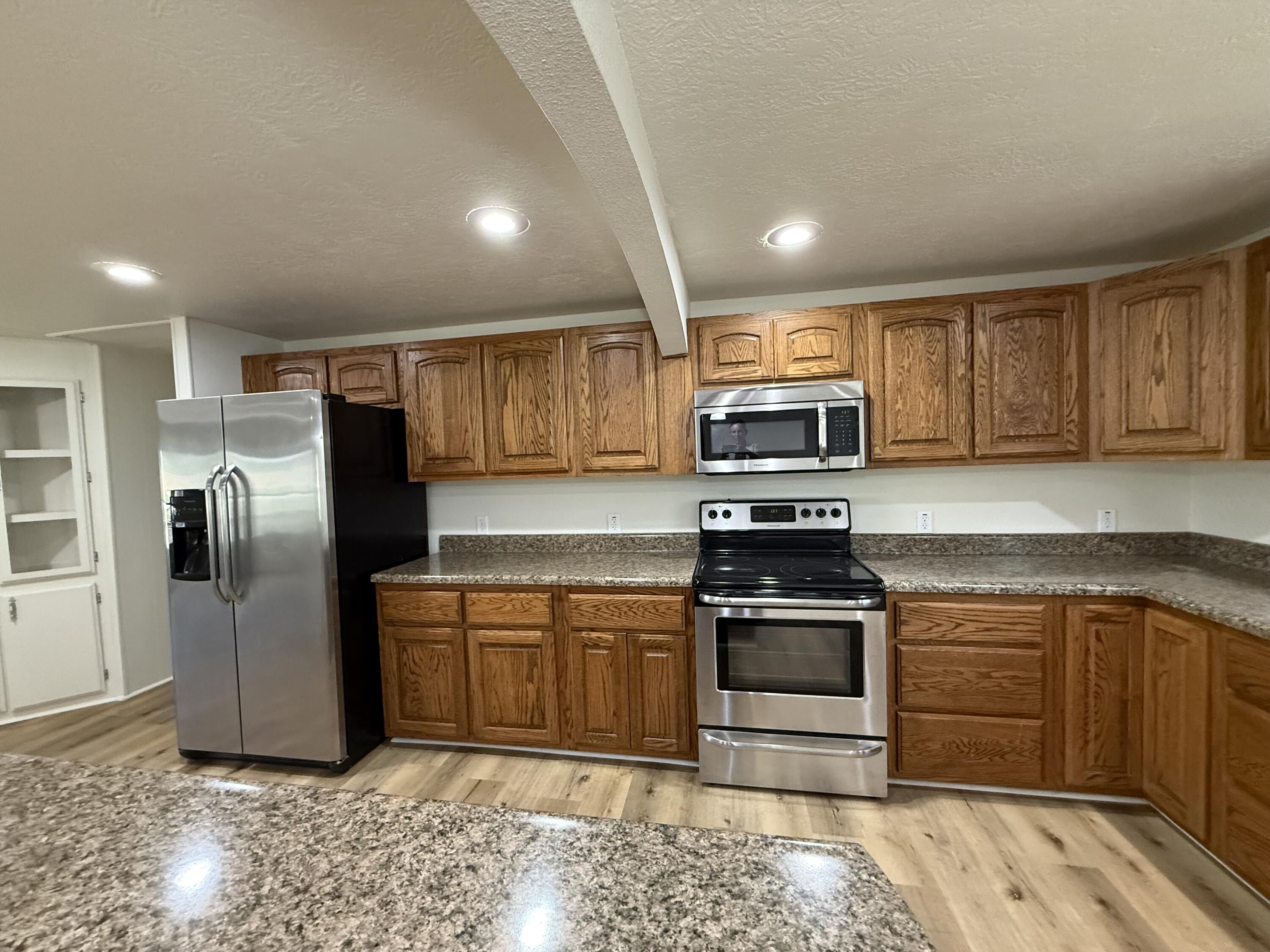 8639 Highway E Property Photo 5