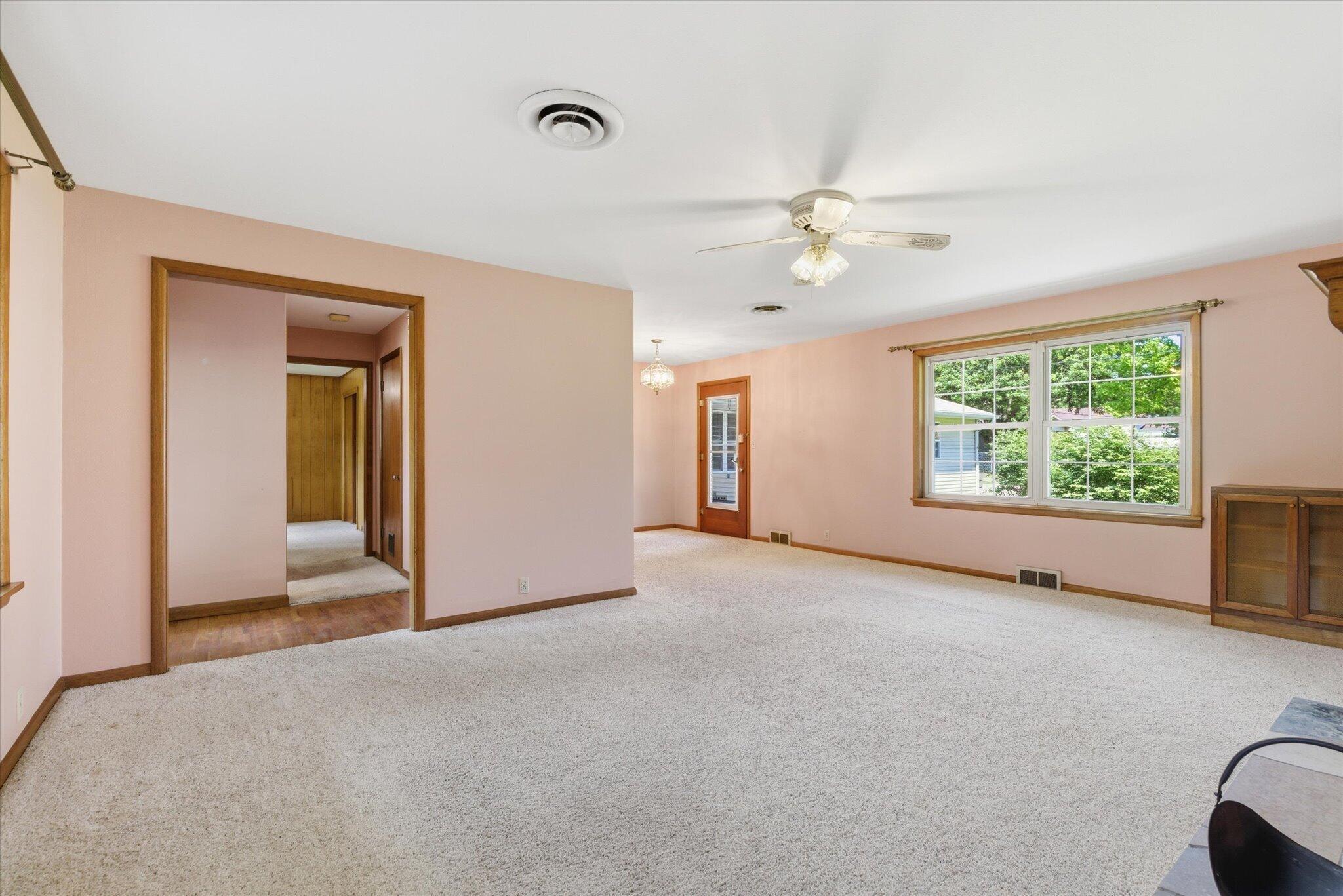 405 Grand Street Property Photo 6