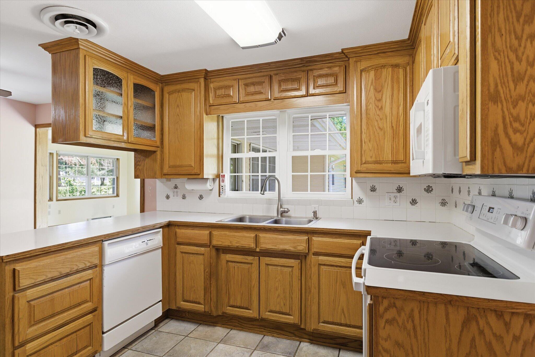 405 Grand Street Property Photo 14
