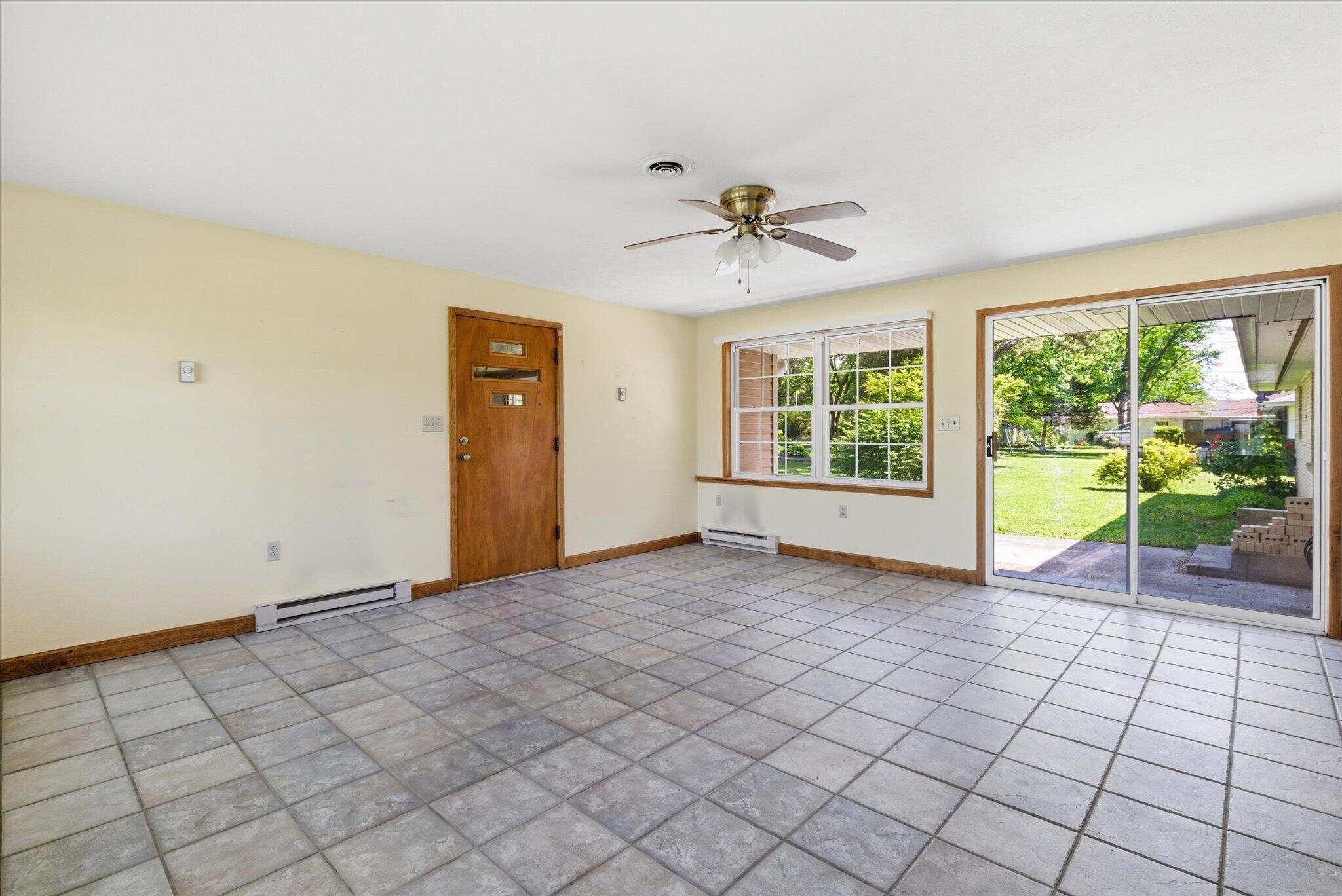 405 Grand Street Property Photo 19