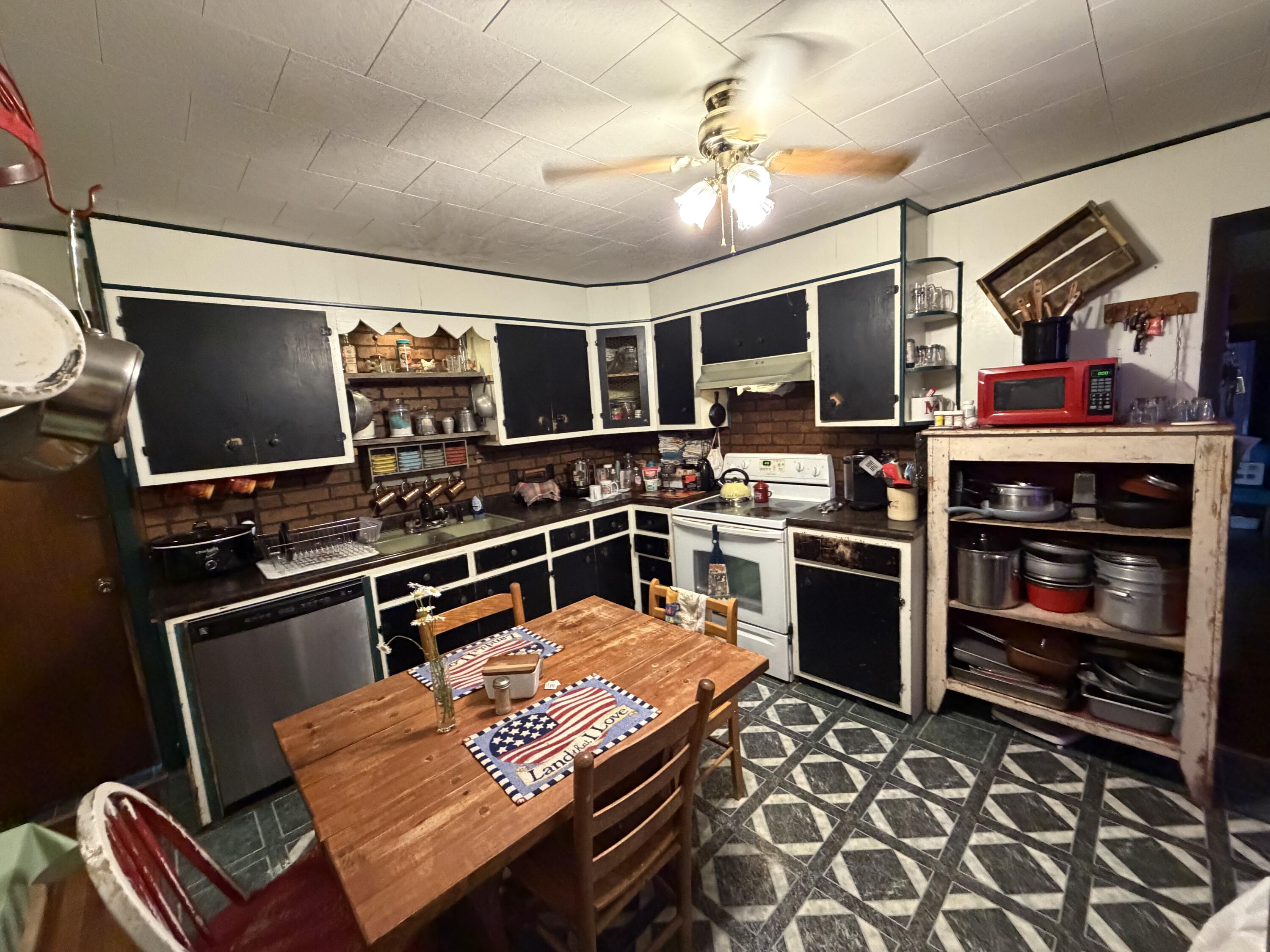 8286 Lockman Street Property Photo 4