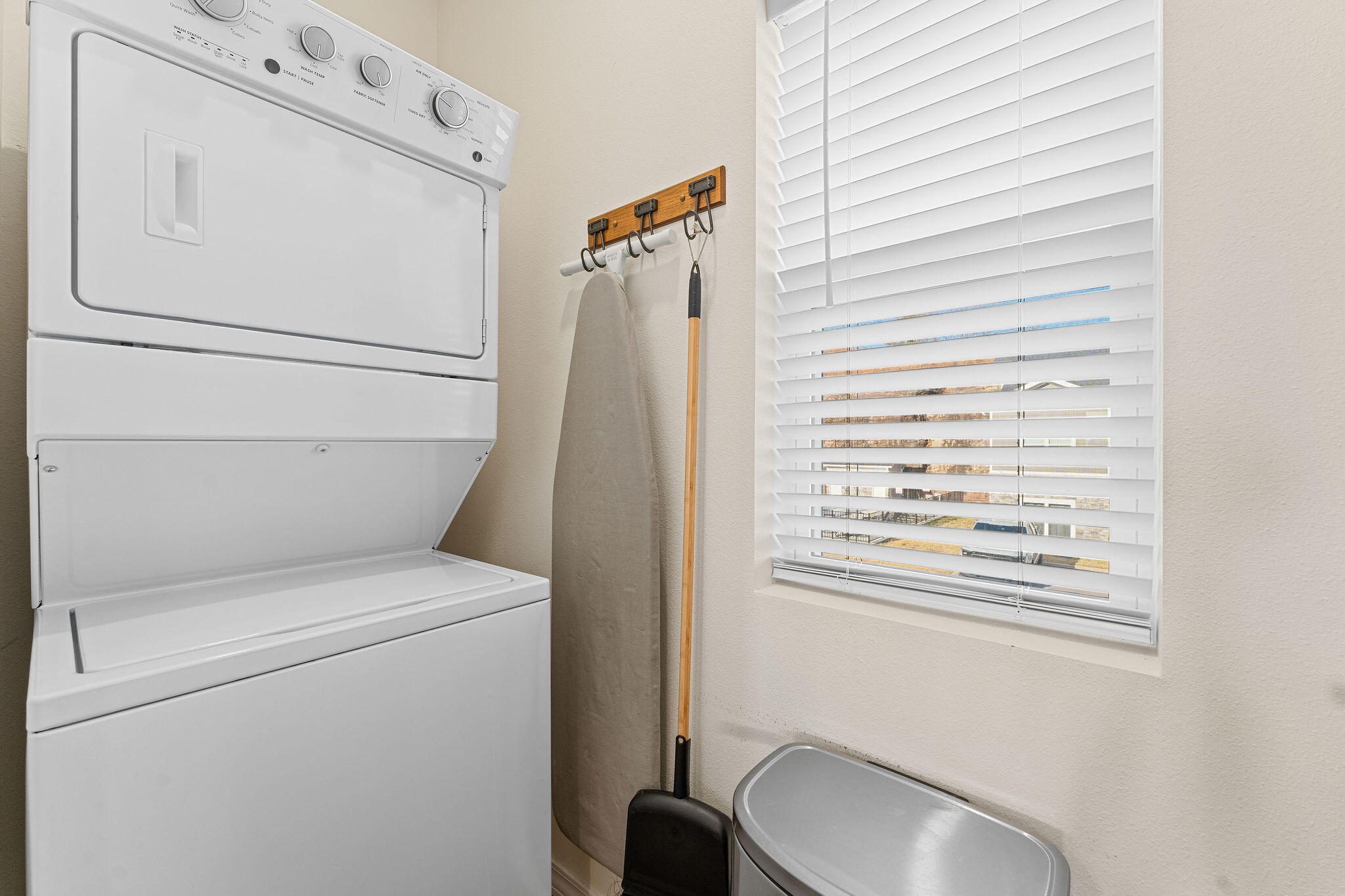 3111 South Vineyards Terrace Unit 6 Property Photo 12
