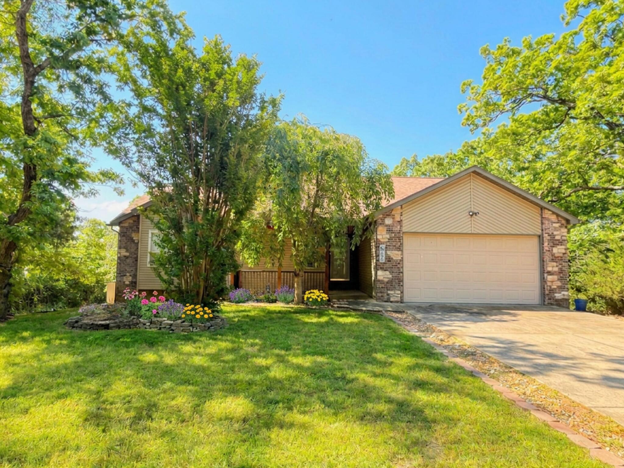 369 Crestview Drive Property Photo 1
