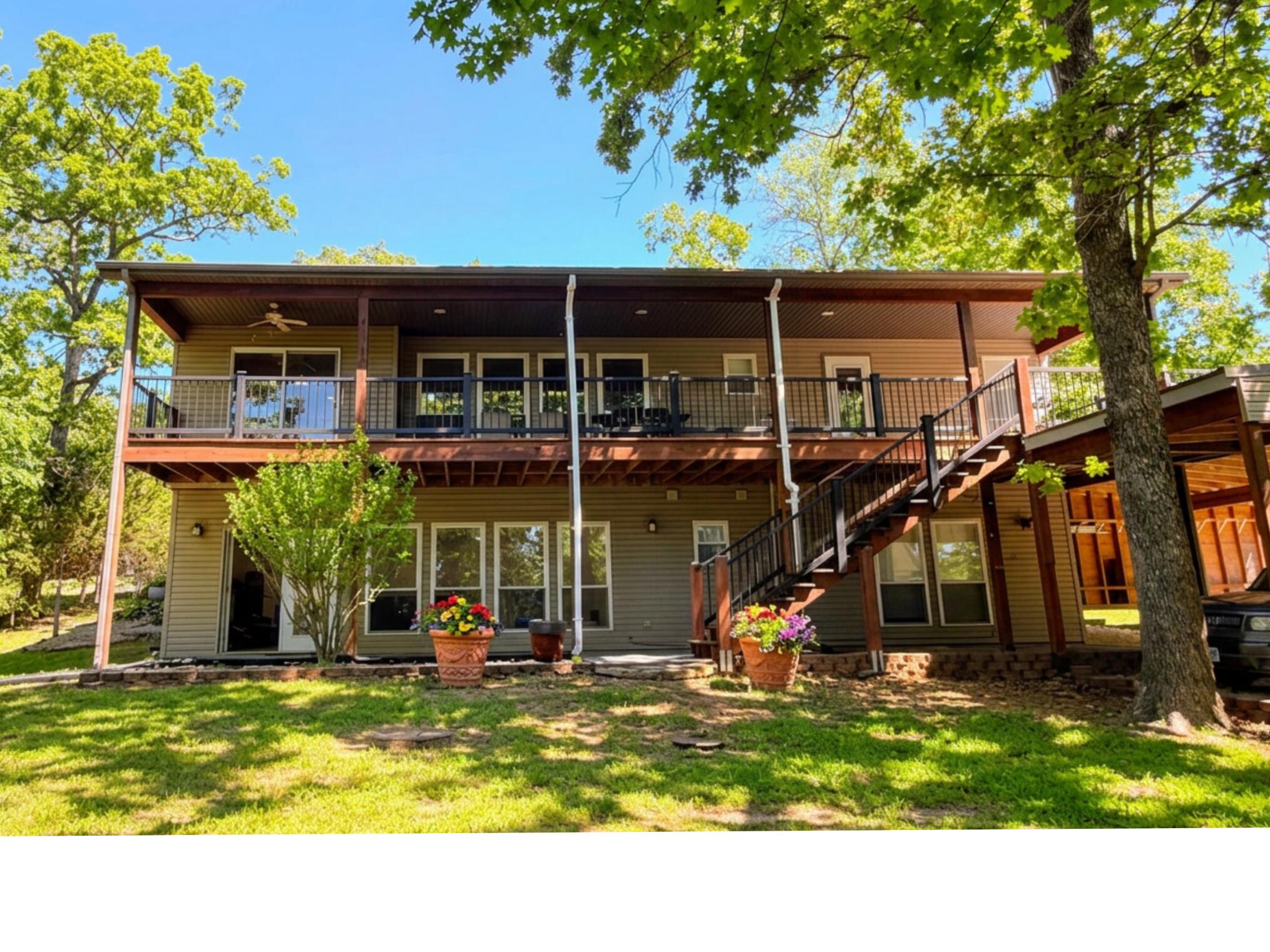 369 Crestview Drive Property Photo 2