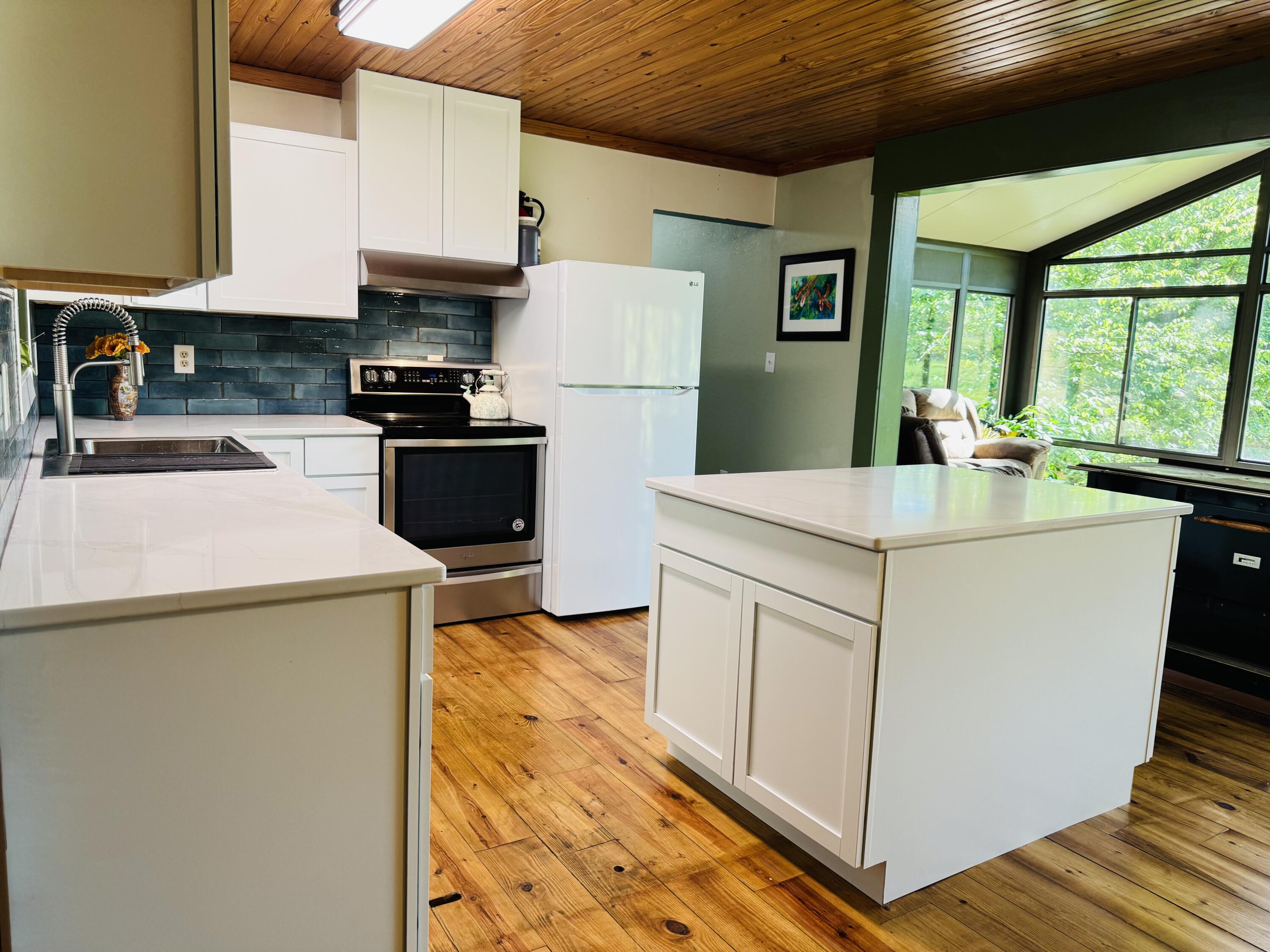 5341 Farm Road 1100 Property Photo 6