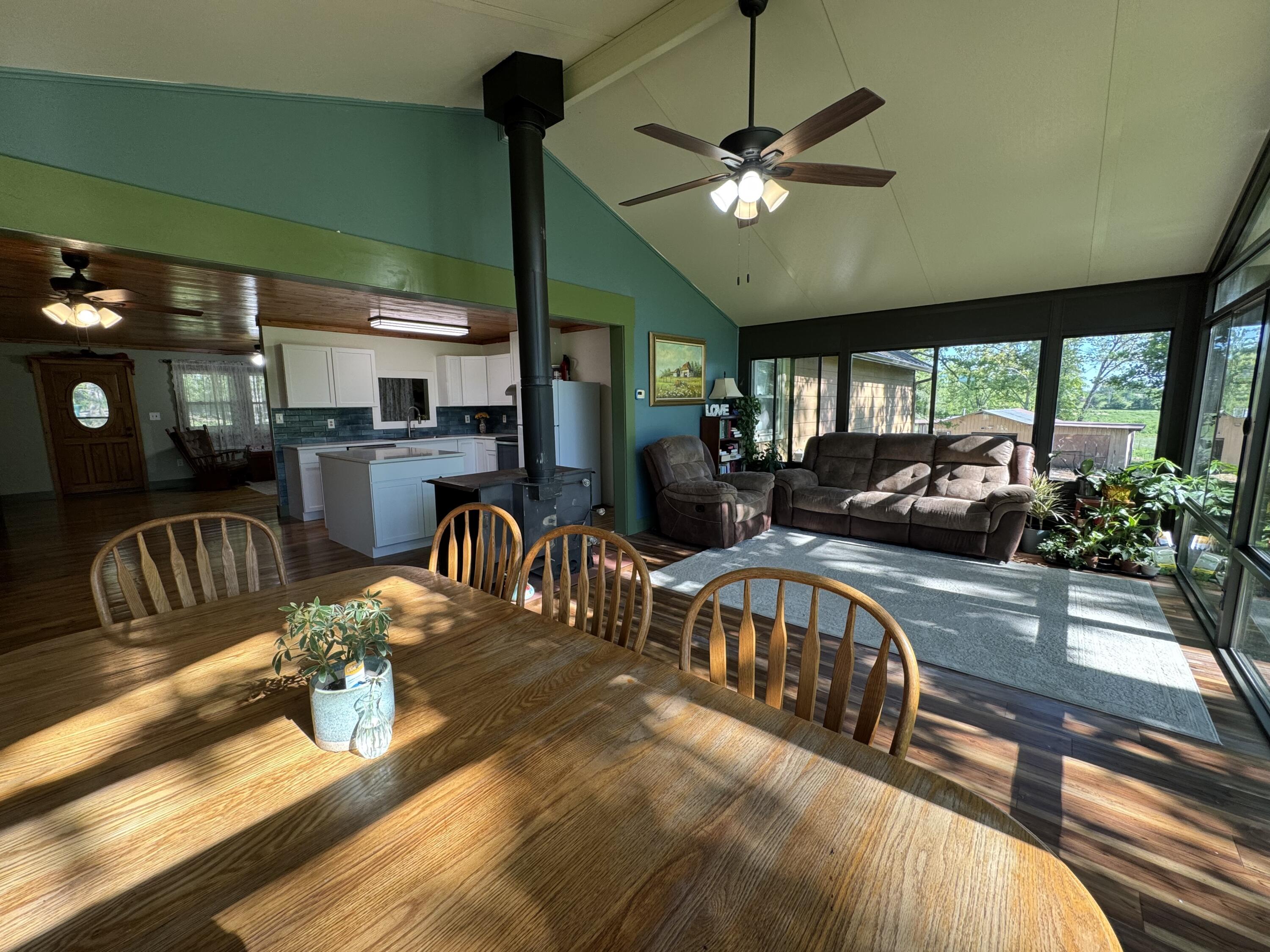5341 Farm Road 1100 Property Photo 16