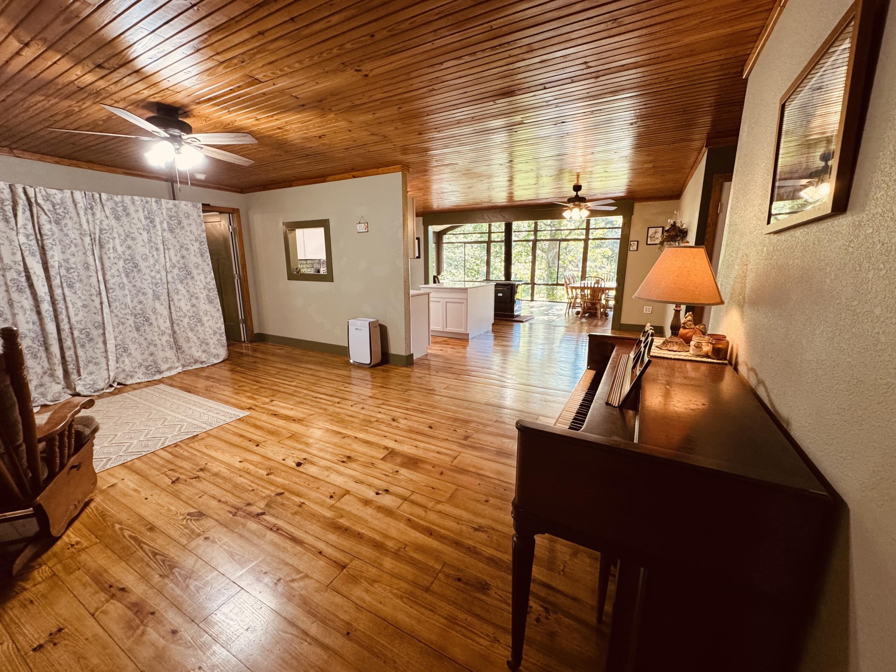 5341 Farm Road 1100 Property Photo 21