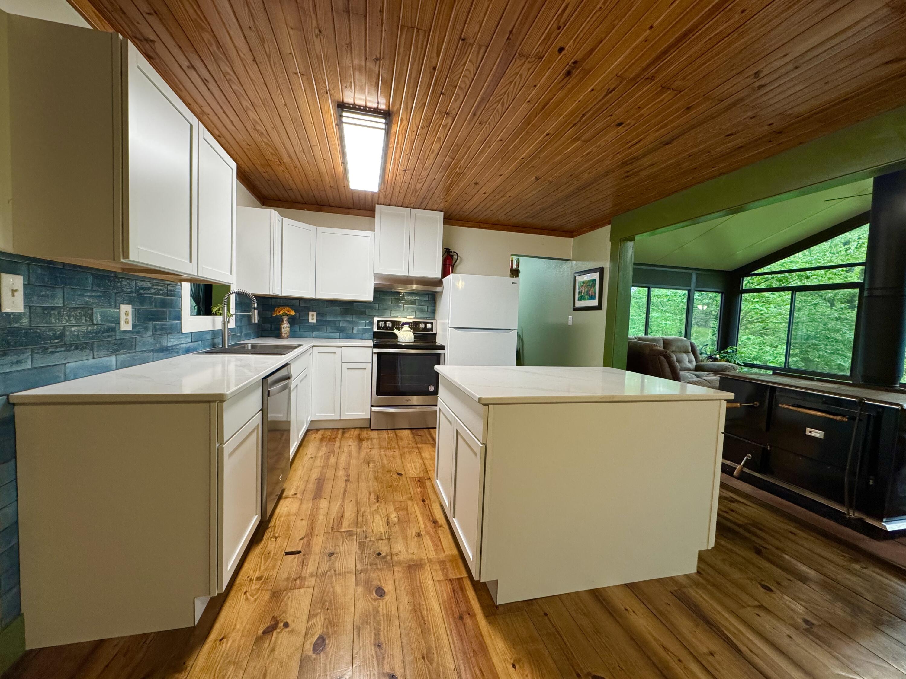 5341 Farm Road 1100 Property Photo 22