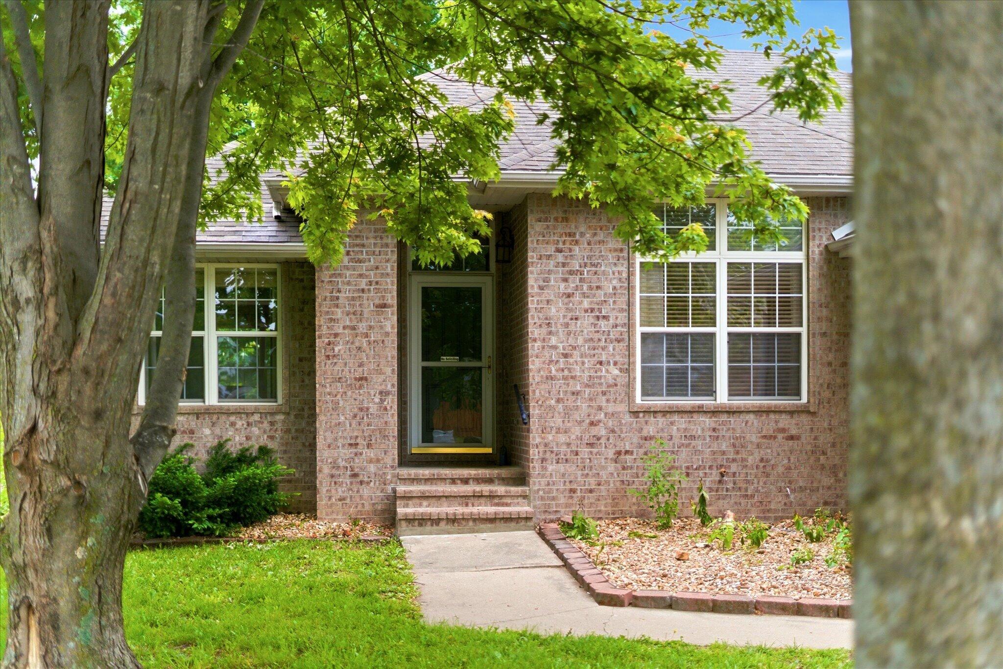 502 South Pepperhill Drive Property Photo 1