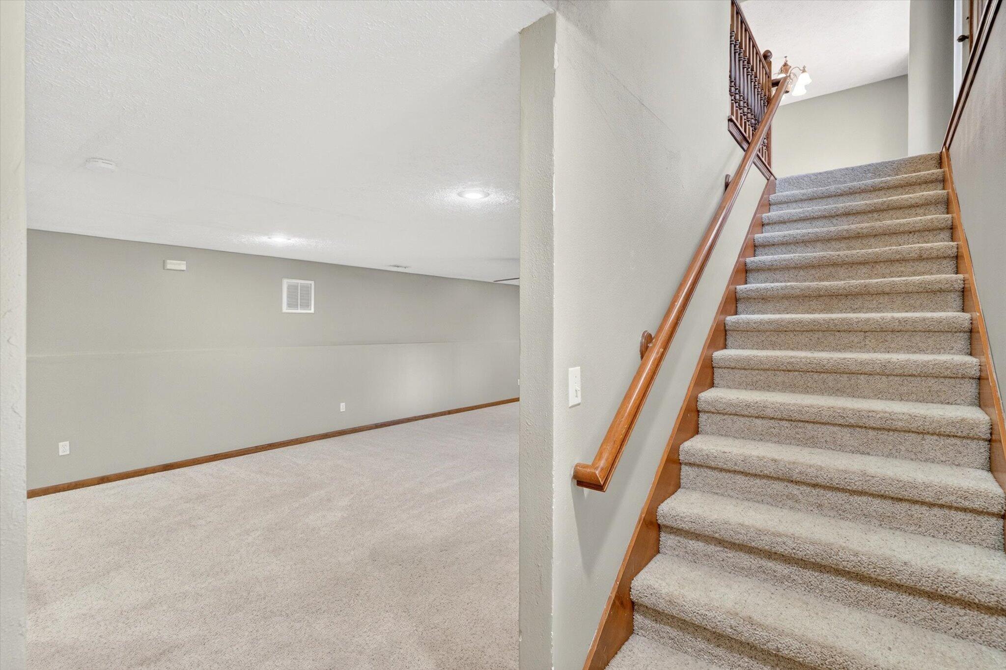 502 South Pepperhill Drive Property Photo 33
