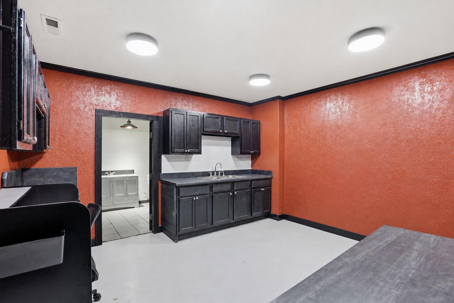 2240 North Grant Avenue Property Photo 8