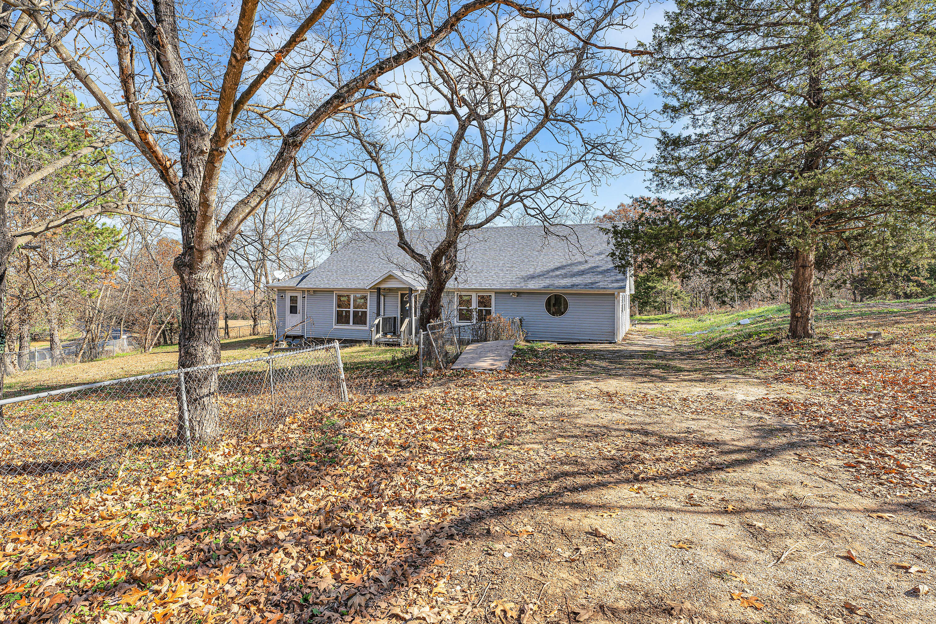 5040 Highway 5 Property Photo 1