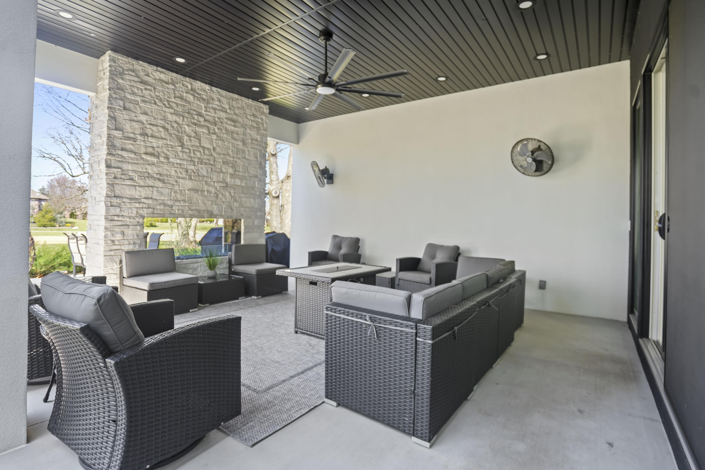 4212 Greenbriar Drive Property Photo 41