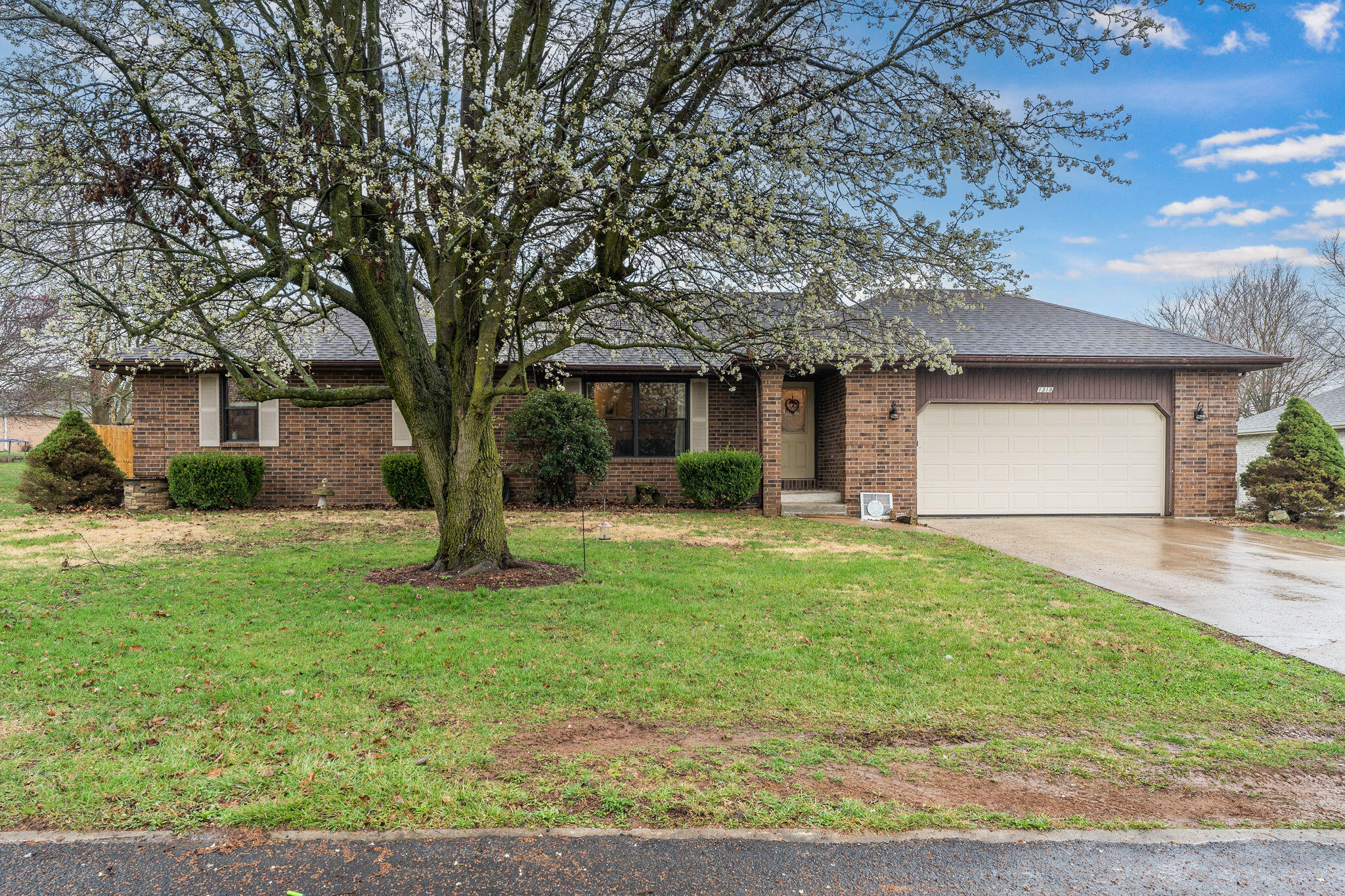 1318 West Meadowbrooke Drive Property Photo 1