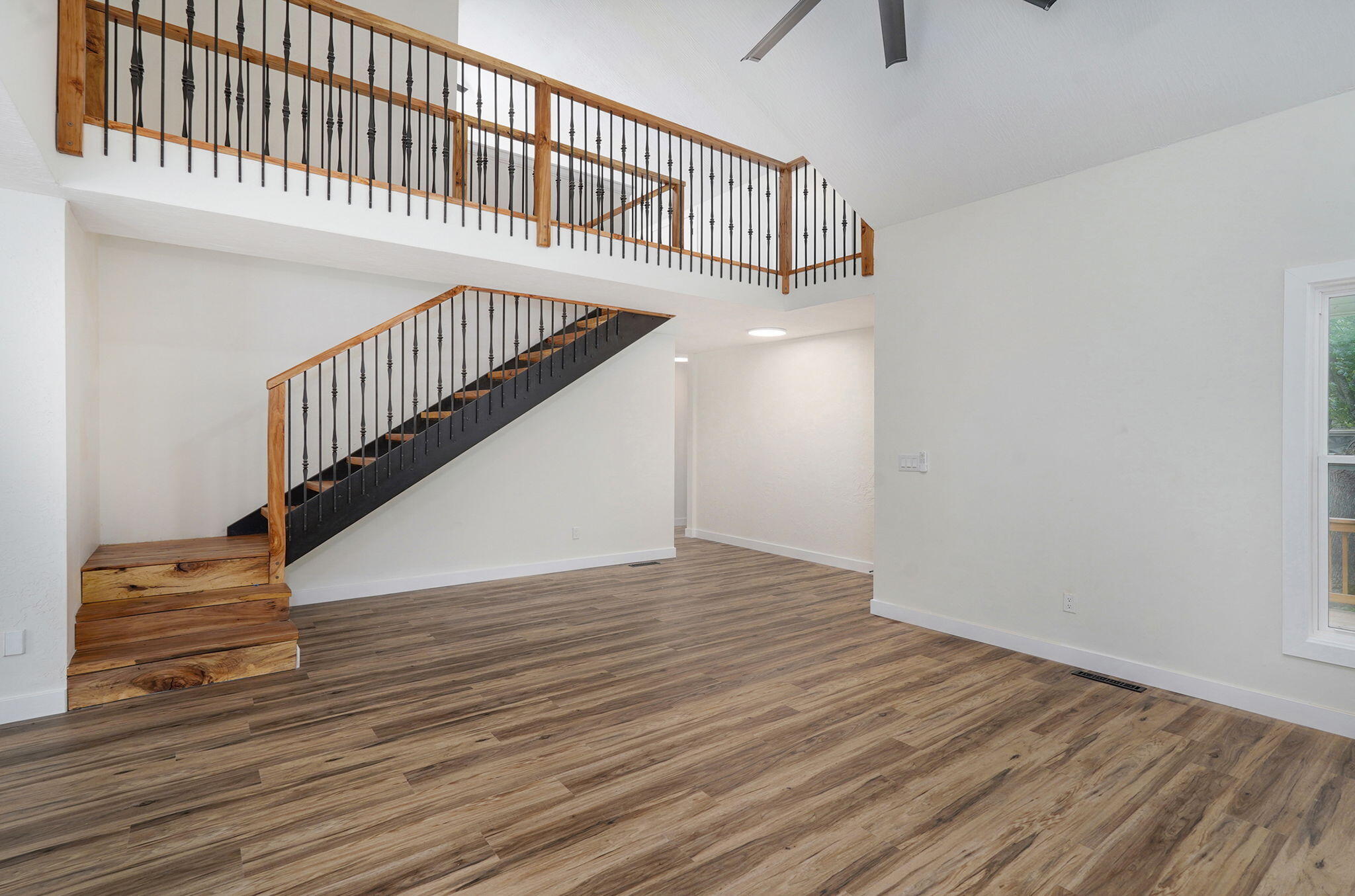 2021 East Lark Street Property Photo 4