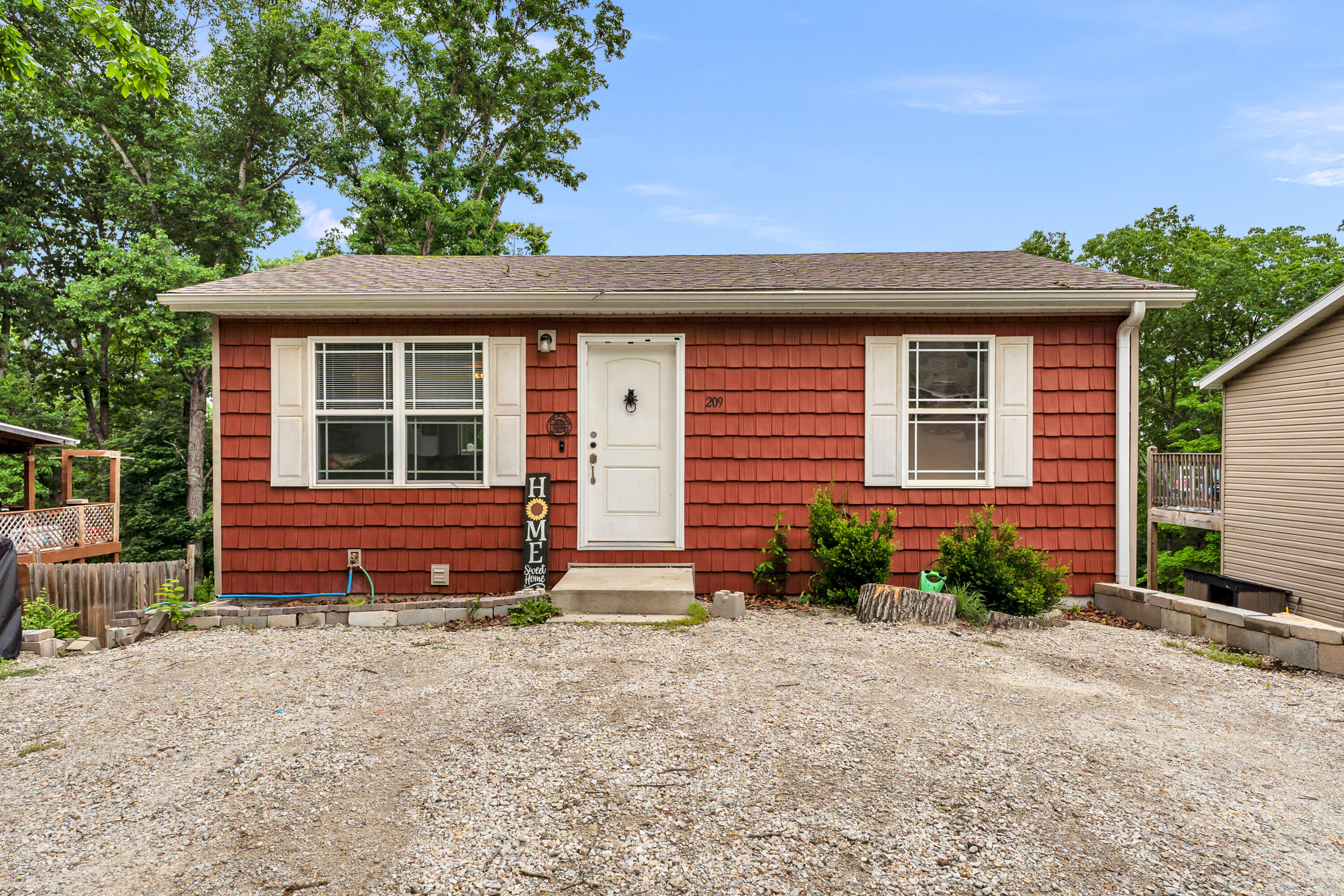 209 Blunk Terrace Property Photo 1