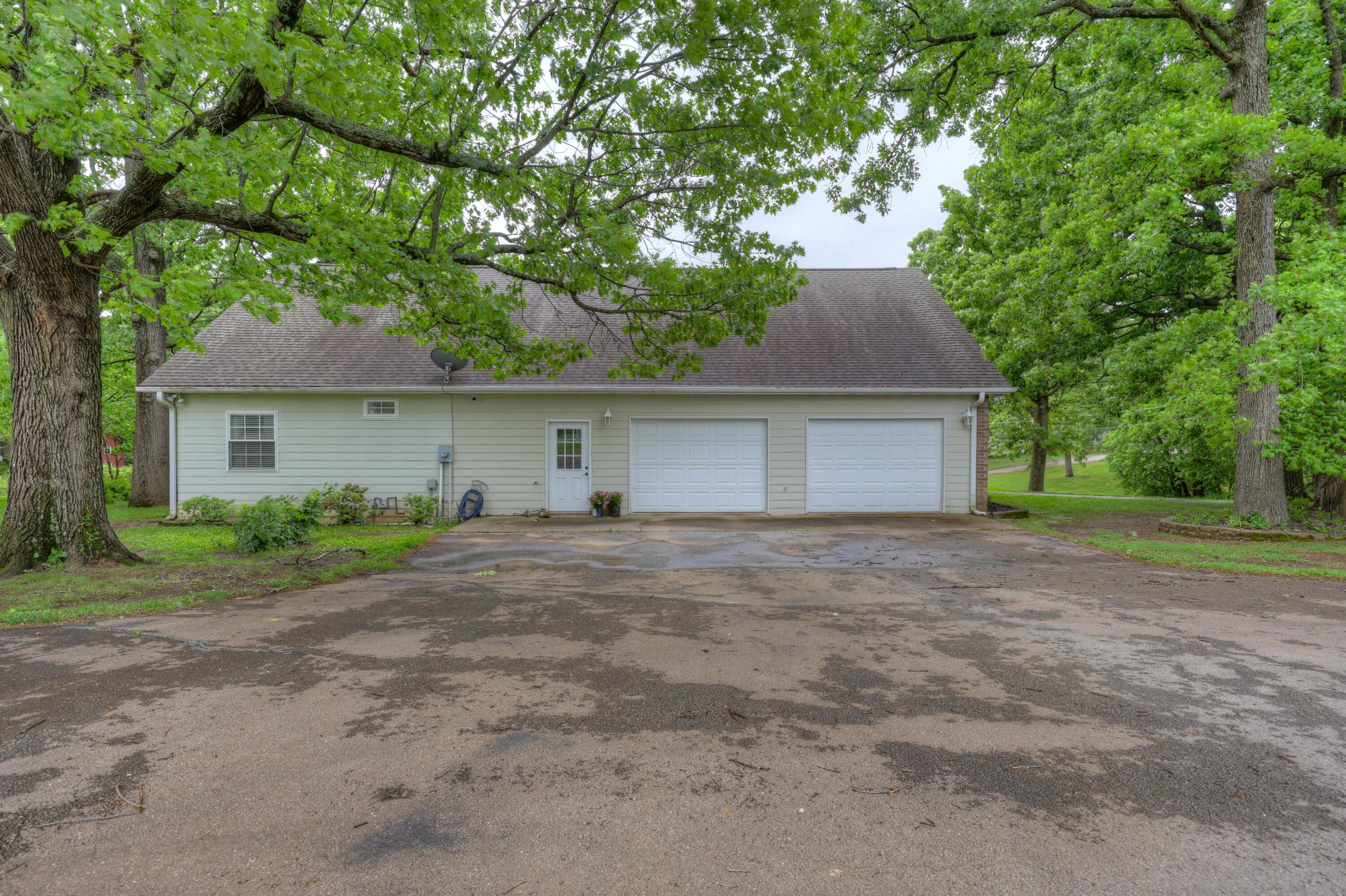 1111 Peterson Road Property Photo 9