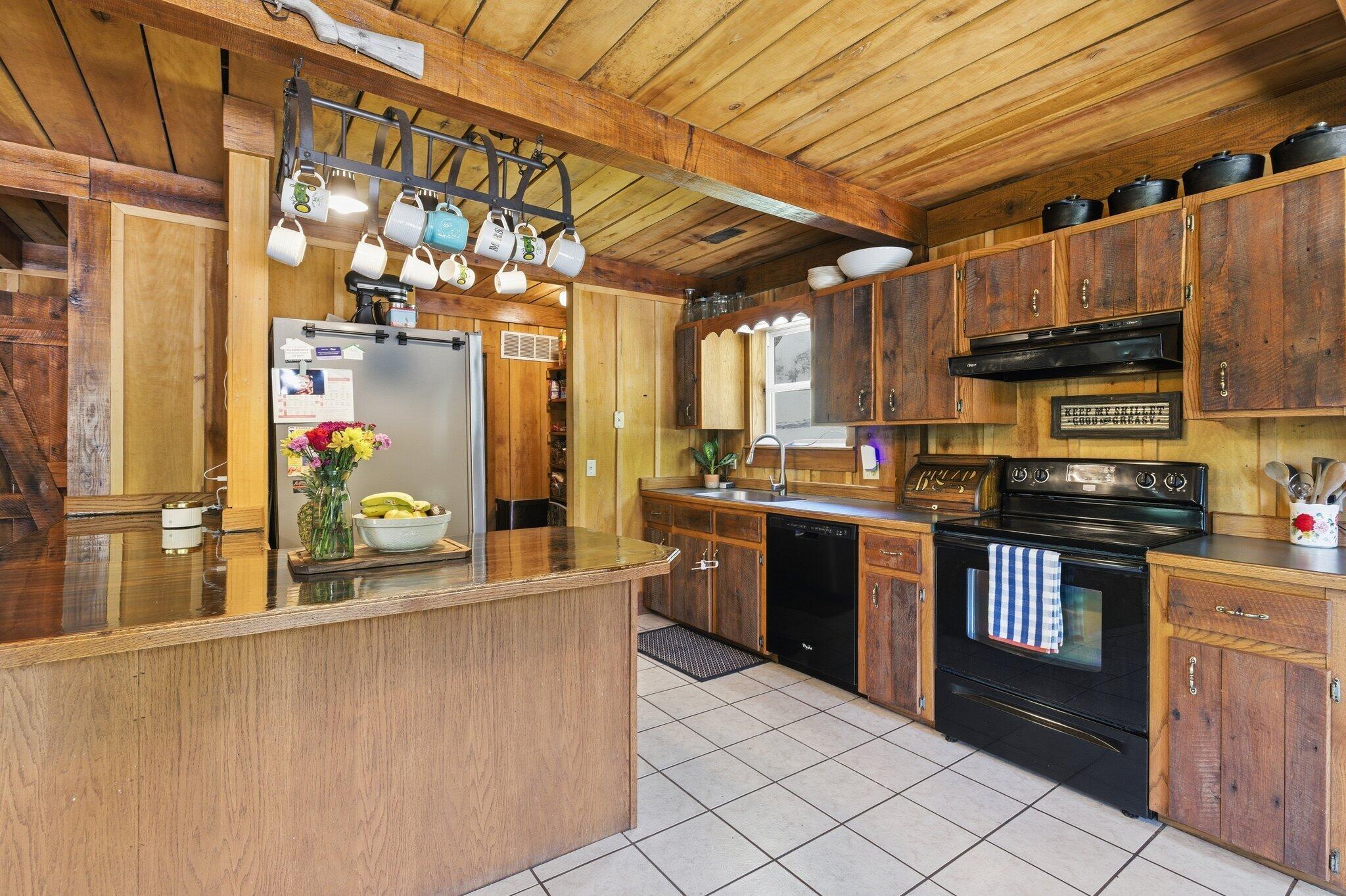 9004 Timber Drive Property Photo 9