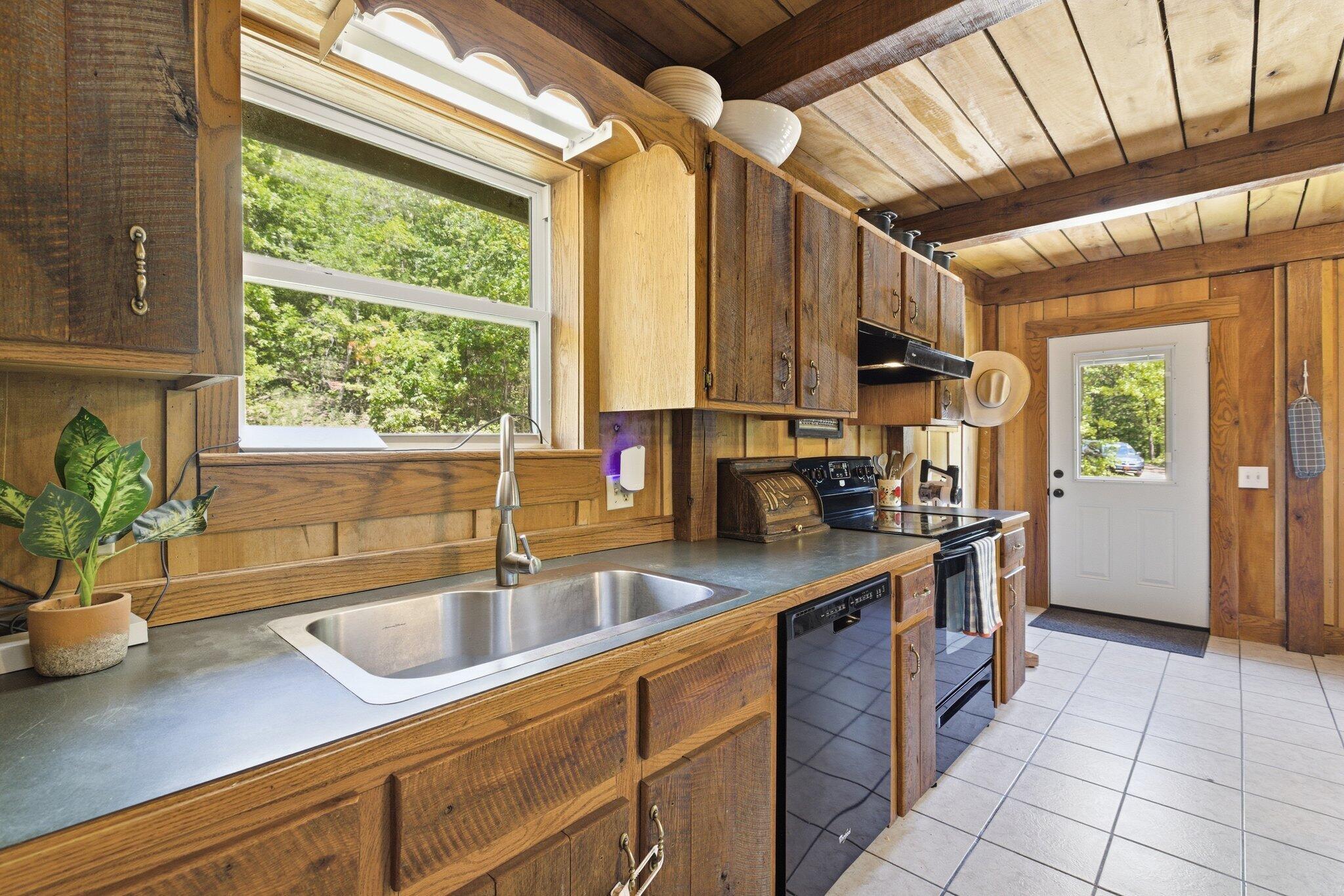 9004 Timber Drive Property Photo 10