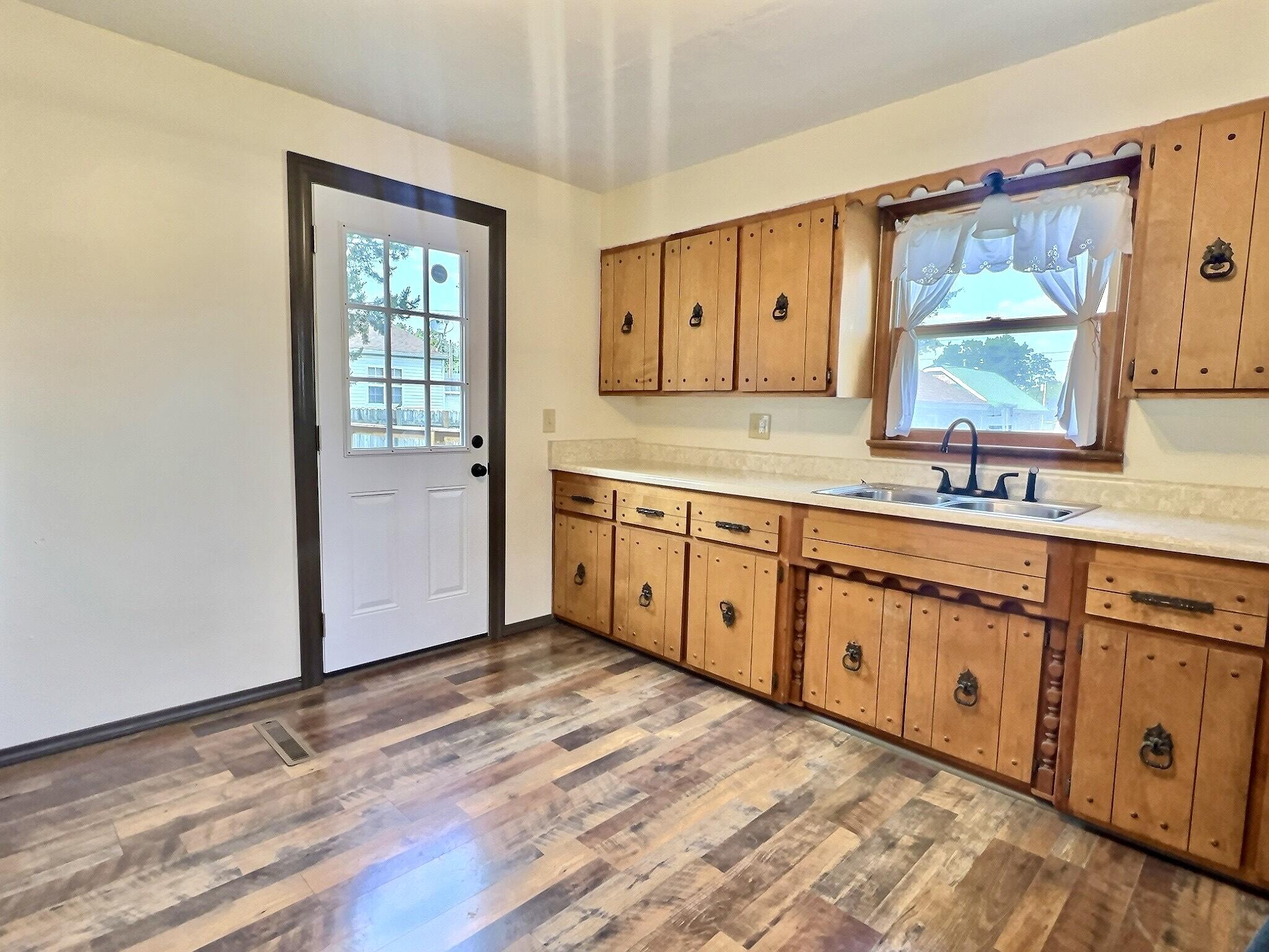 203 North Lincoln Avenue Property Photo 6